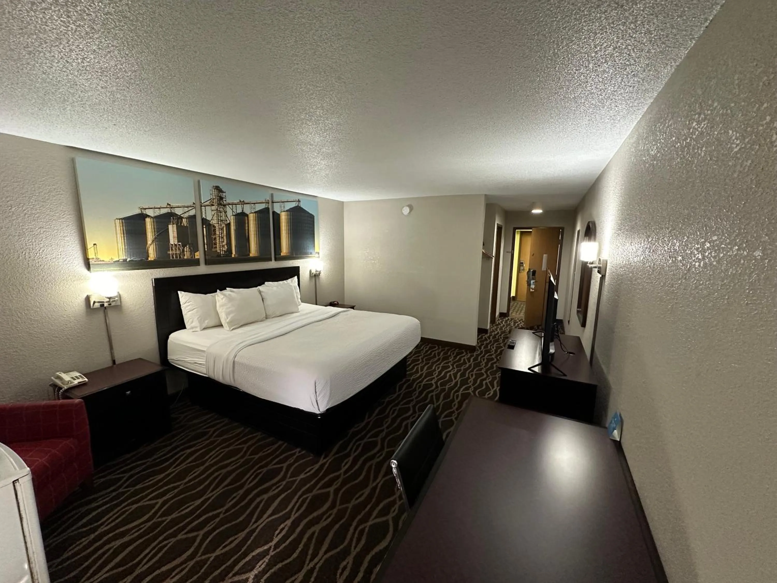 Bed in Days Inn & Suites by Wyndham Casey