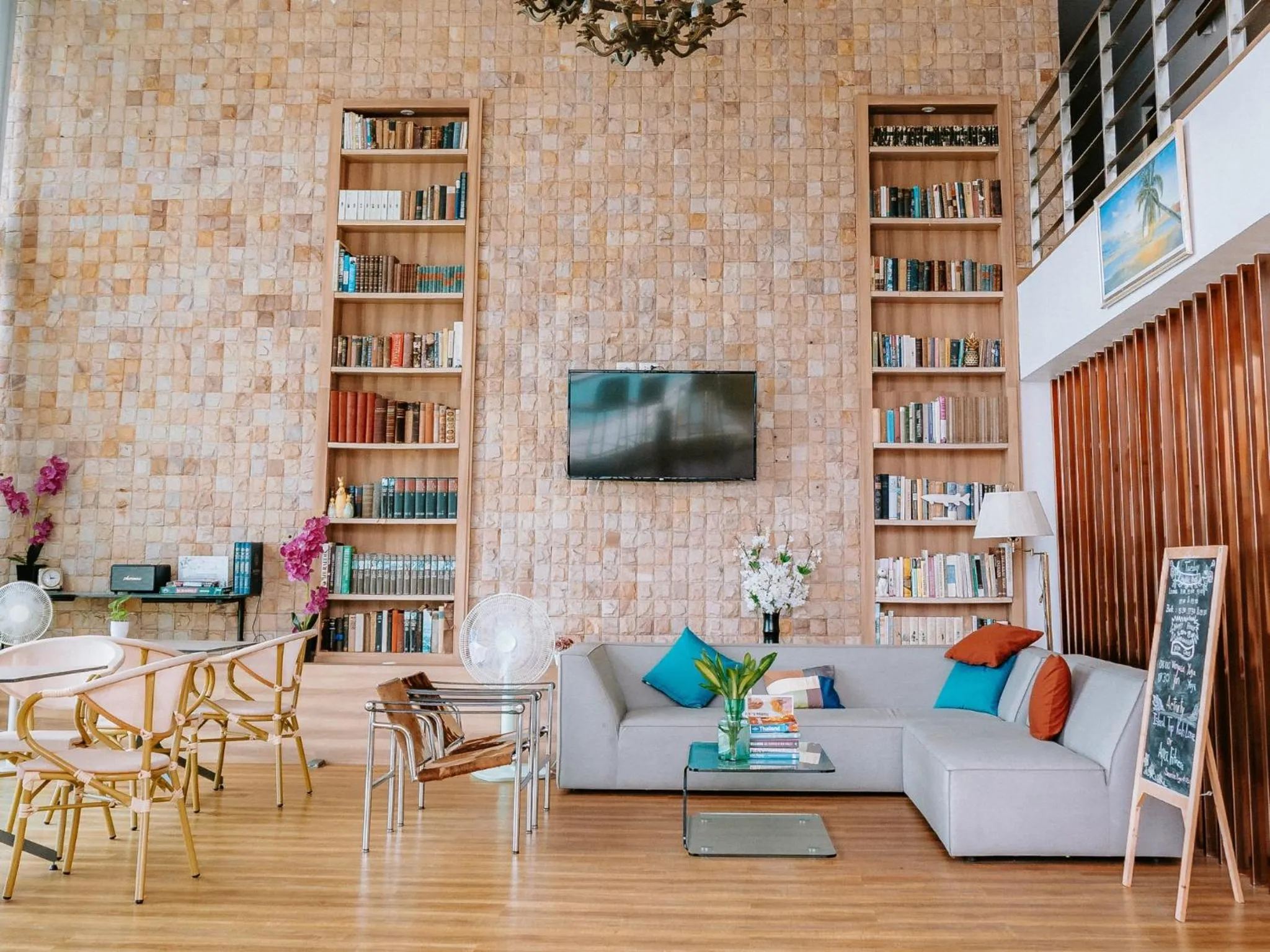 Communal lounge/ TV room in Hilltop Wellness Resort