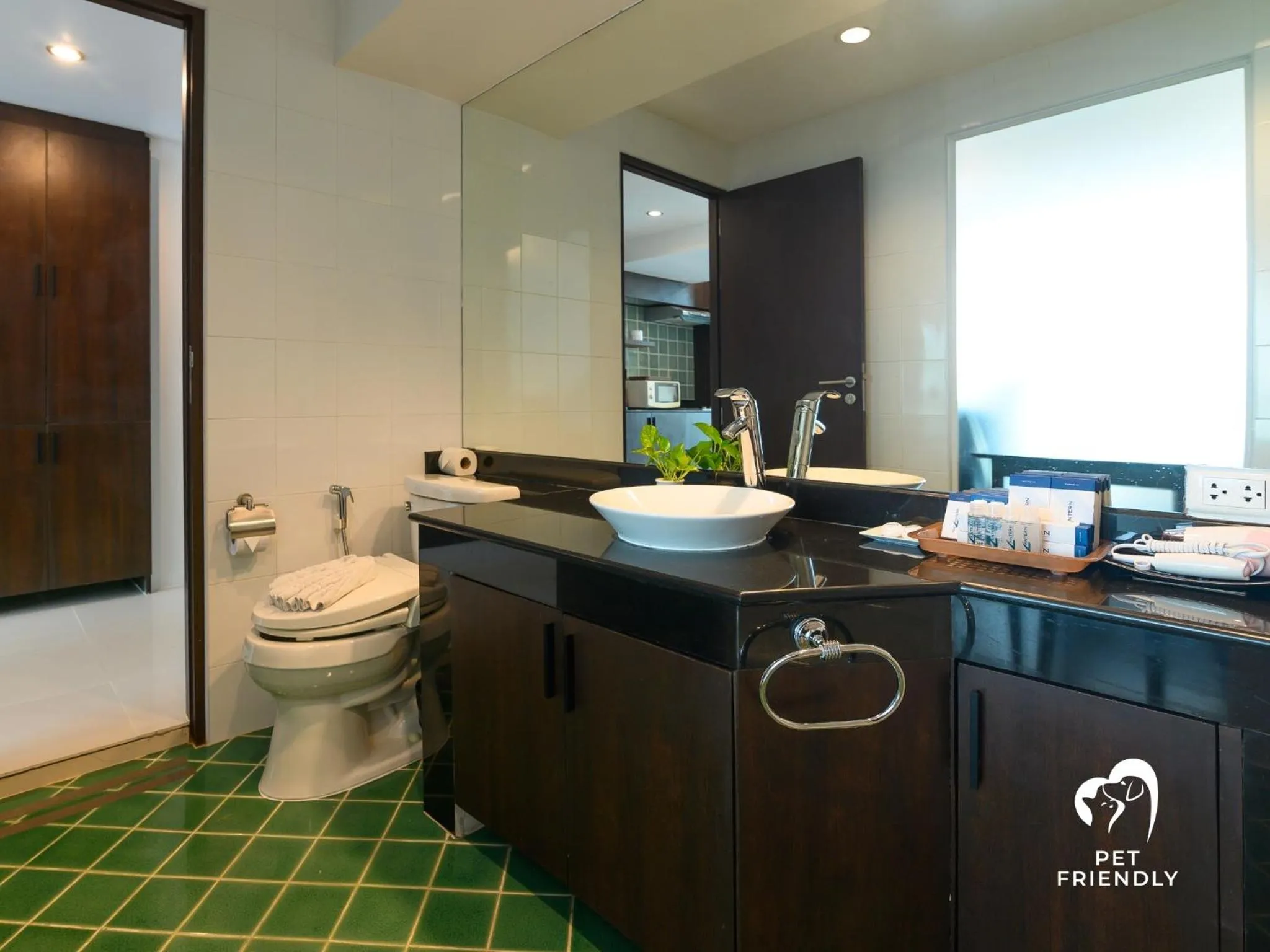 Toilet in Hilltop Wellness Resort