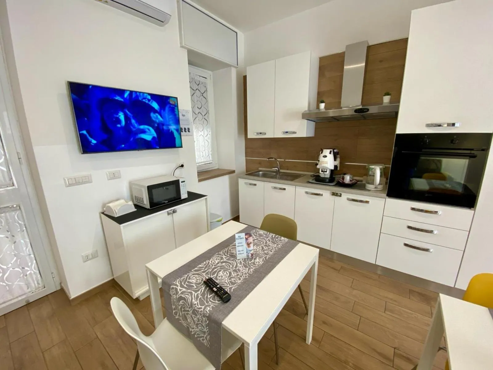 Communal lounge/ TV room in Villa Manto Bed and Breakfast - Torre Annunziata Pompei