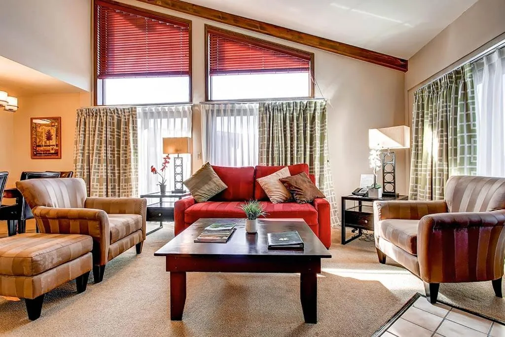 Living room in GetAways at Falcon Point Resort