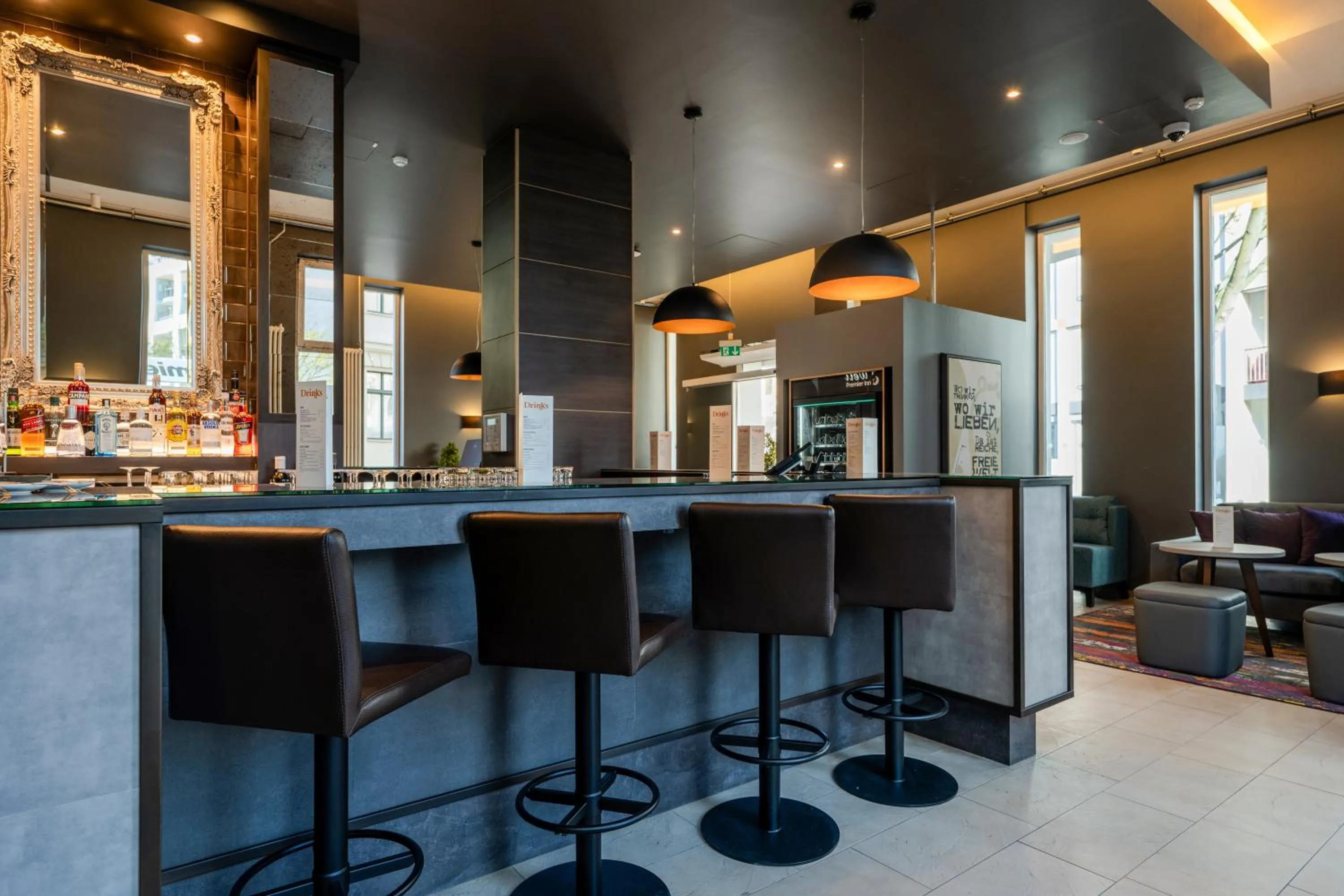 Lounge or bar in Premier Inn Berlin City Spittelmarkt