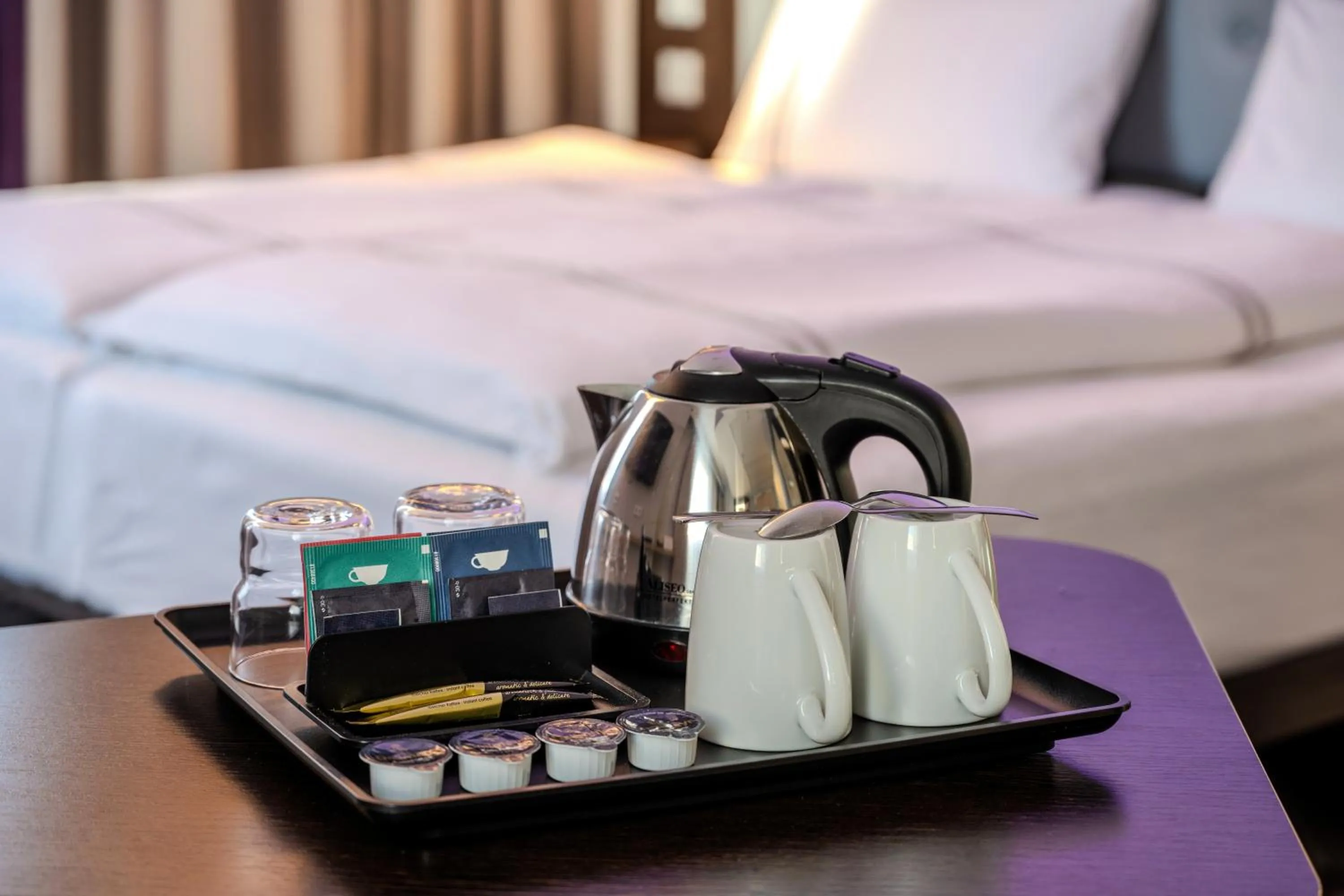 Coffee/tea facilities, Bed in Premier Inn Berlin City Spittelmarkt
