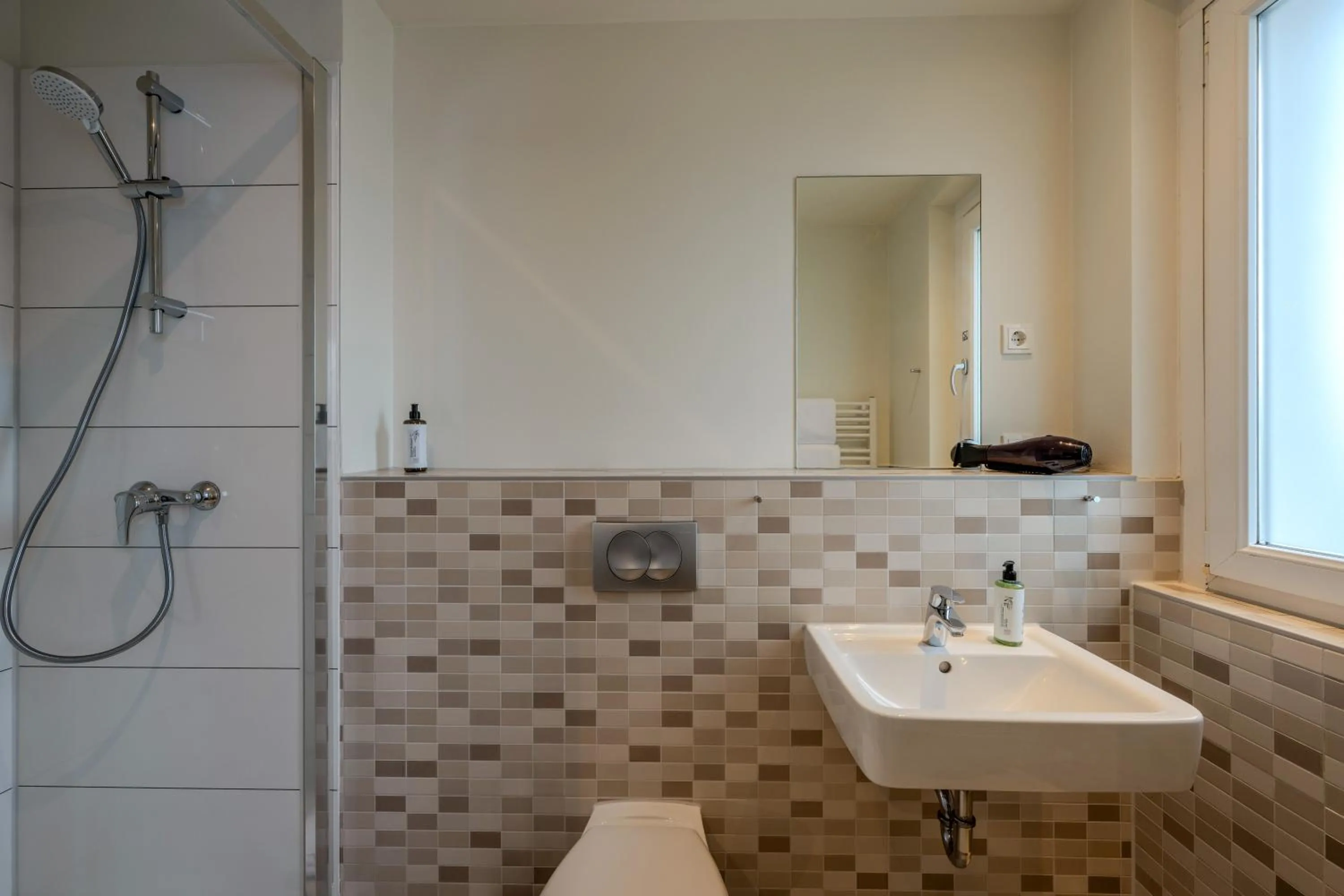 Bathroom in Premier Inn Berlin City Spittelmarkt