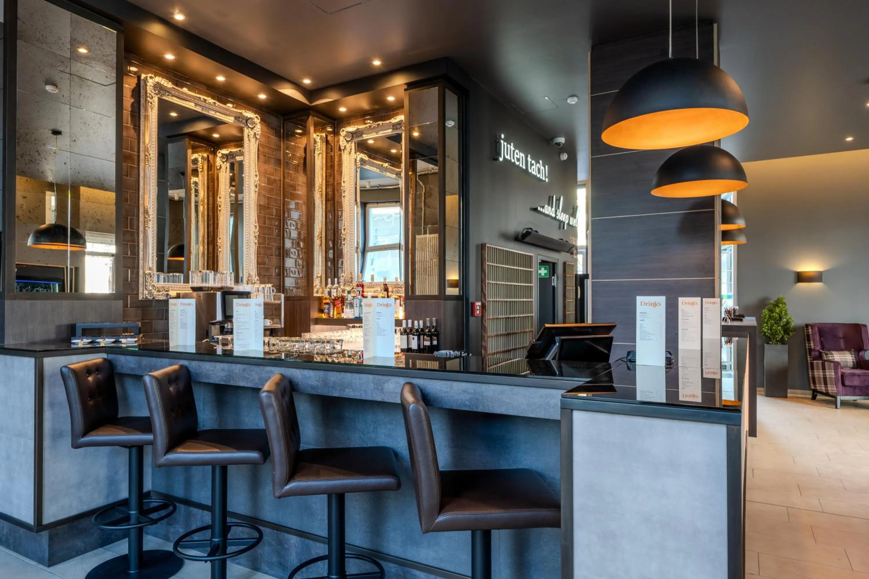 Lounge or bar in Premier Inn Berlin City Spittelmarkt