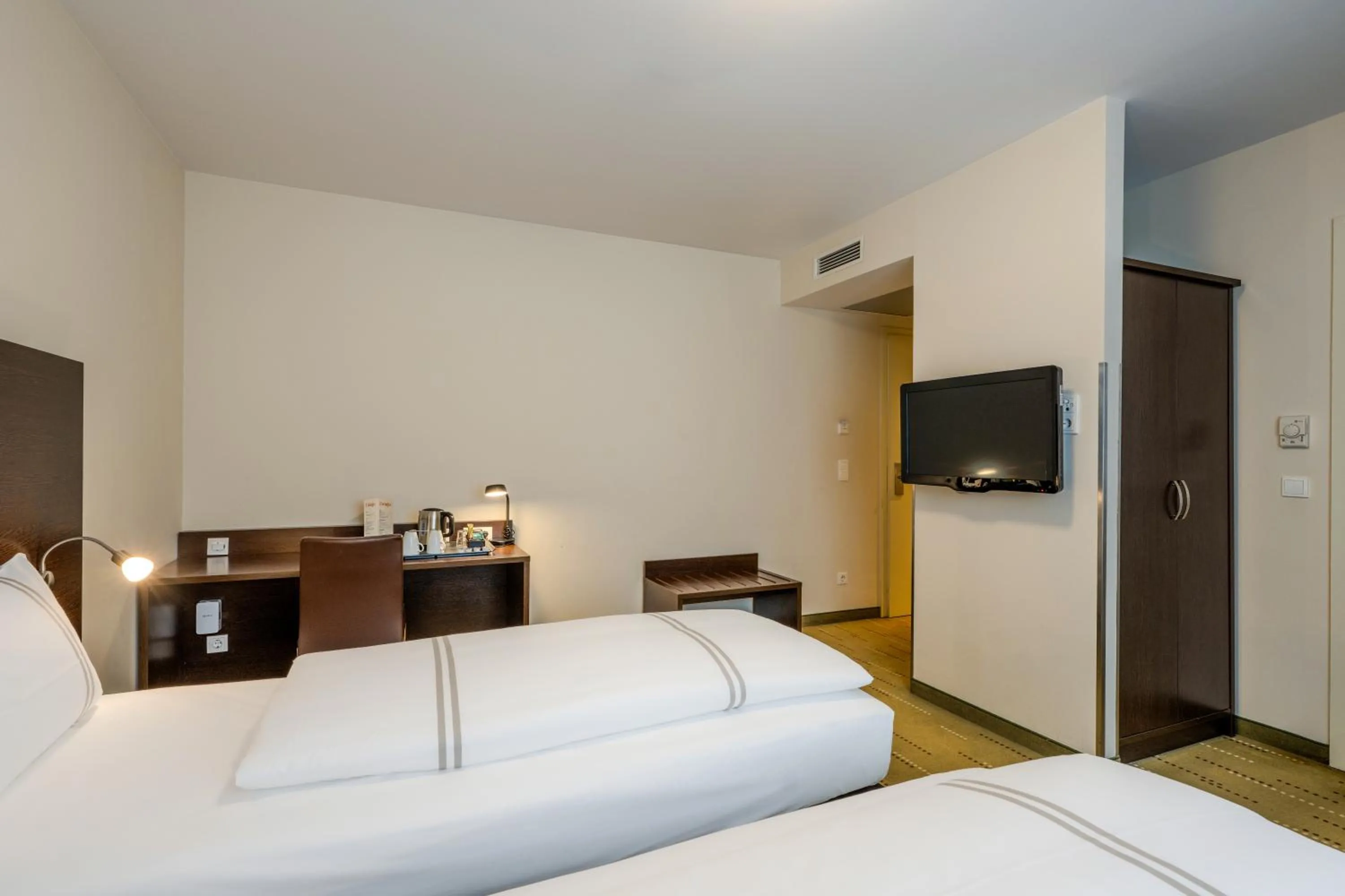 Bedroom, Bed in Premier Inn Berlin City Spittelmarkt