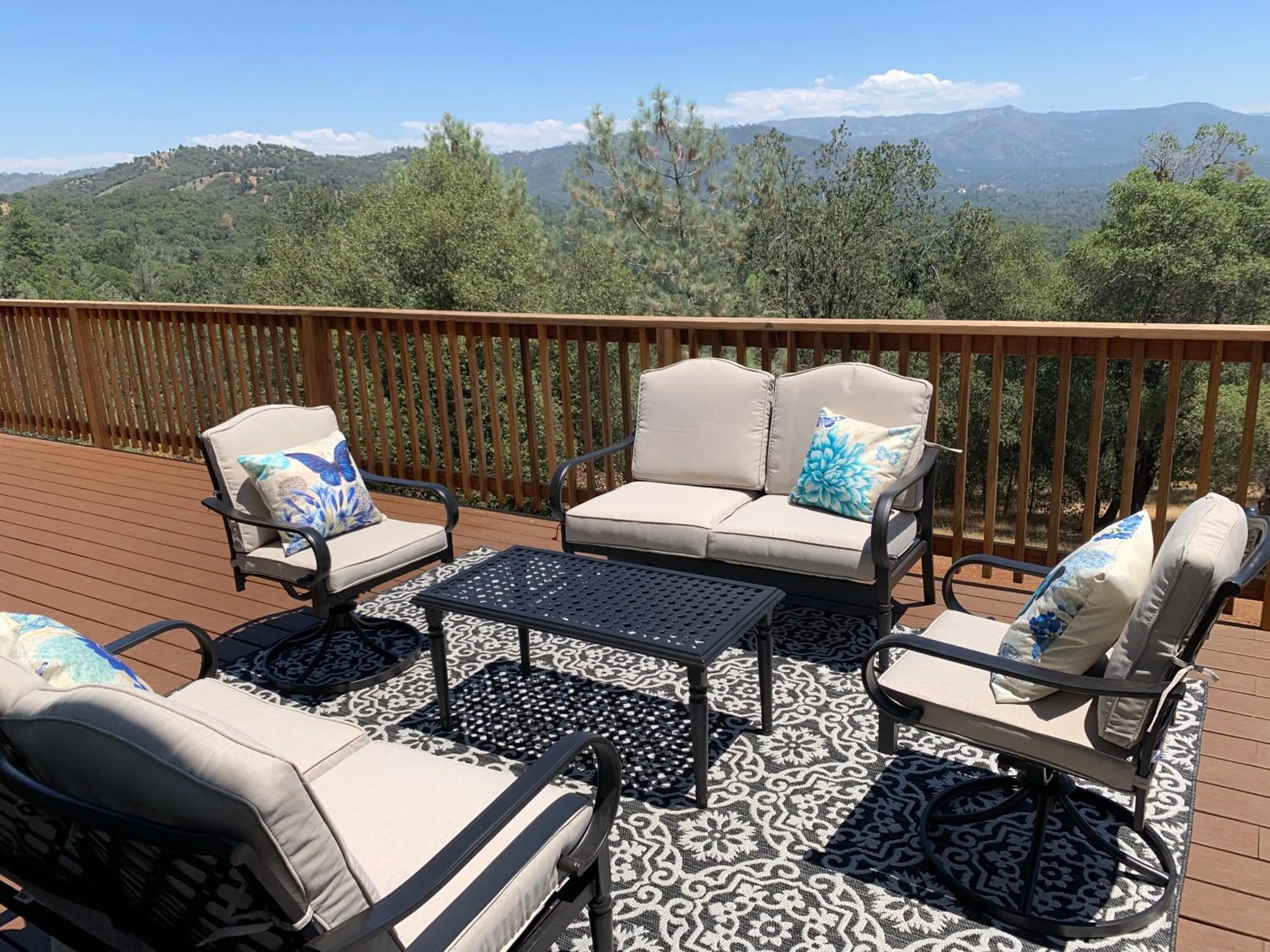 Balcony/Terrace in Villa Alta Vista at Yosemite- Stunning Views and Game Room