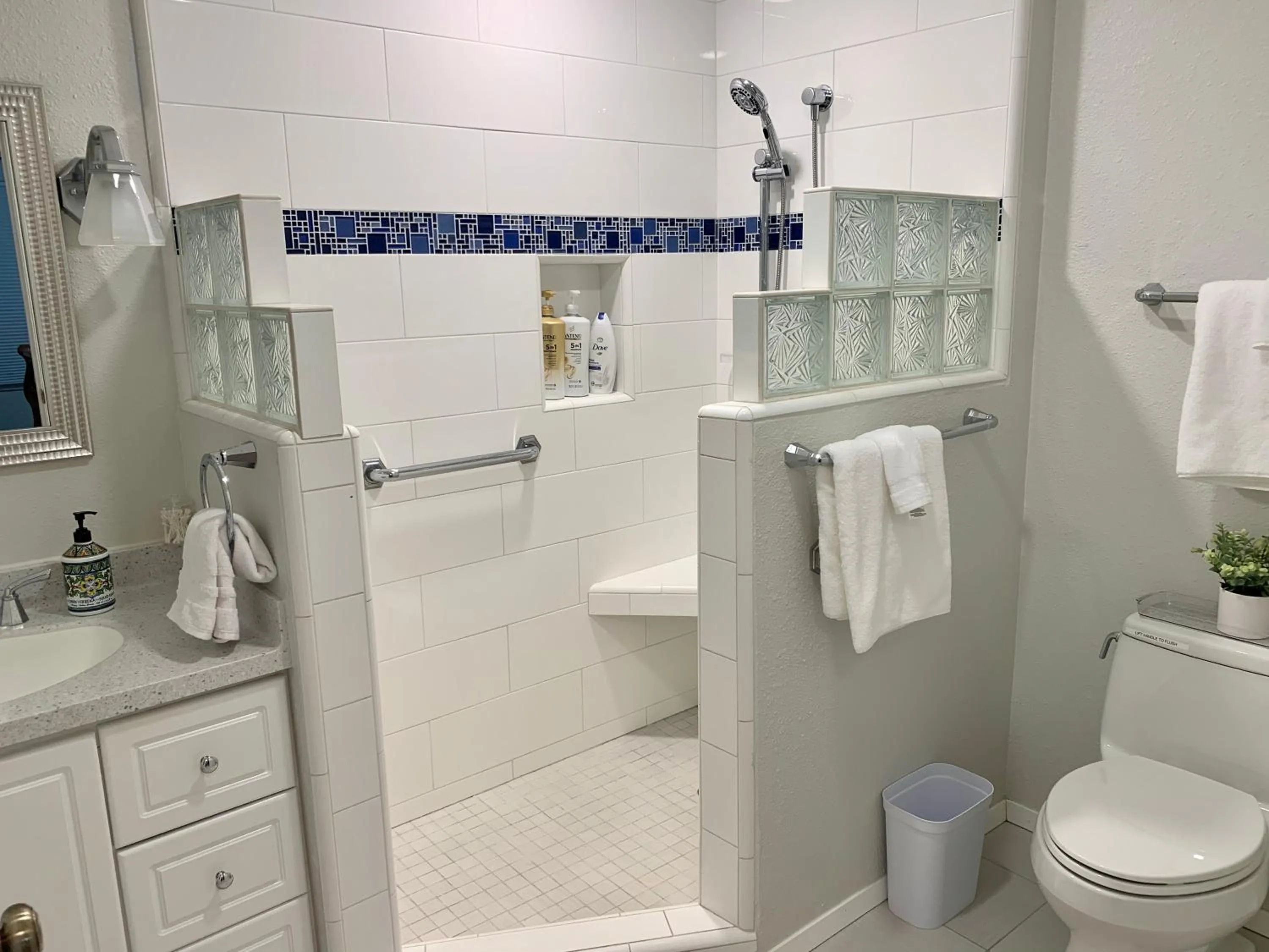 Shower in Villa Alta Vista at Yosemite- Stunning Views and Game Room