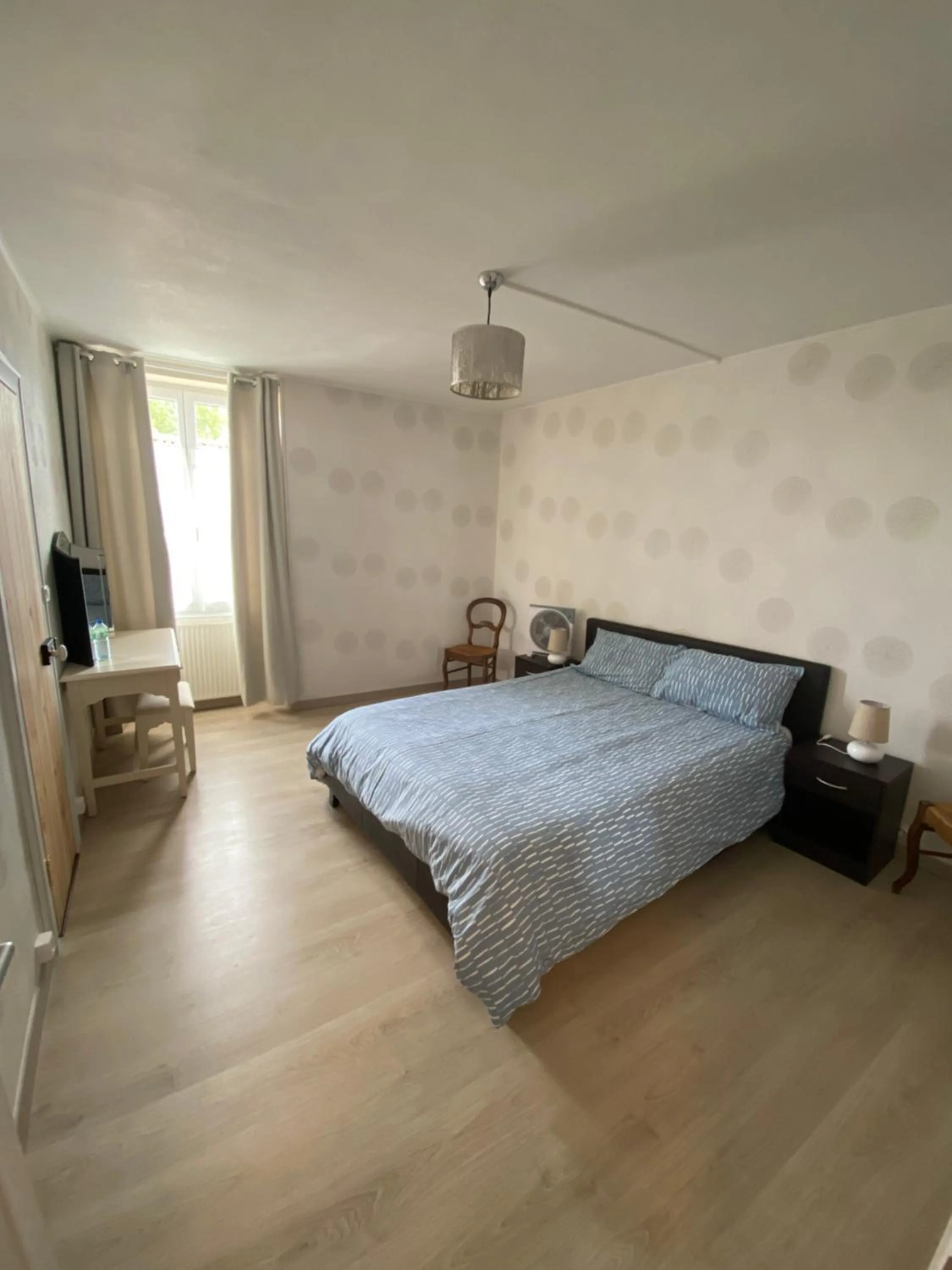 Bedroom, Bed in Numéro 96 chambre d hôtes