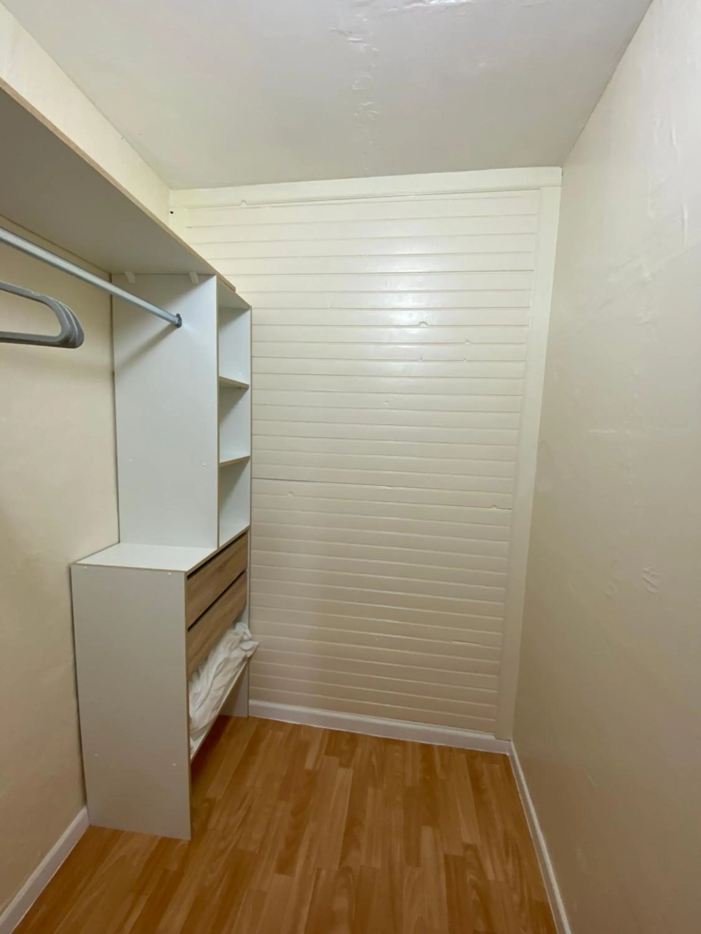 wardrobe in Numéro 96 chambre d hôtes