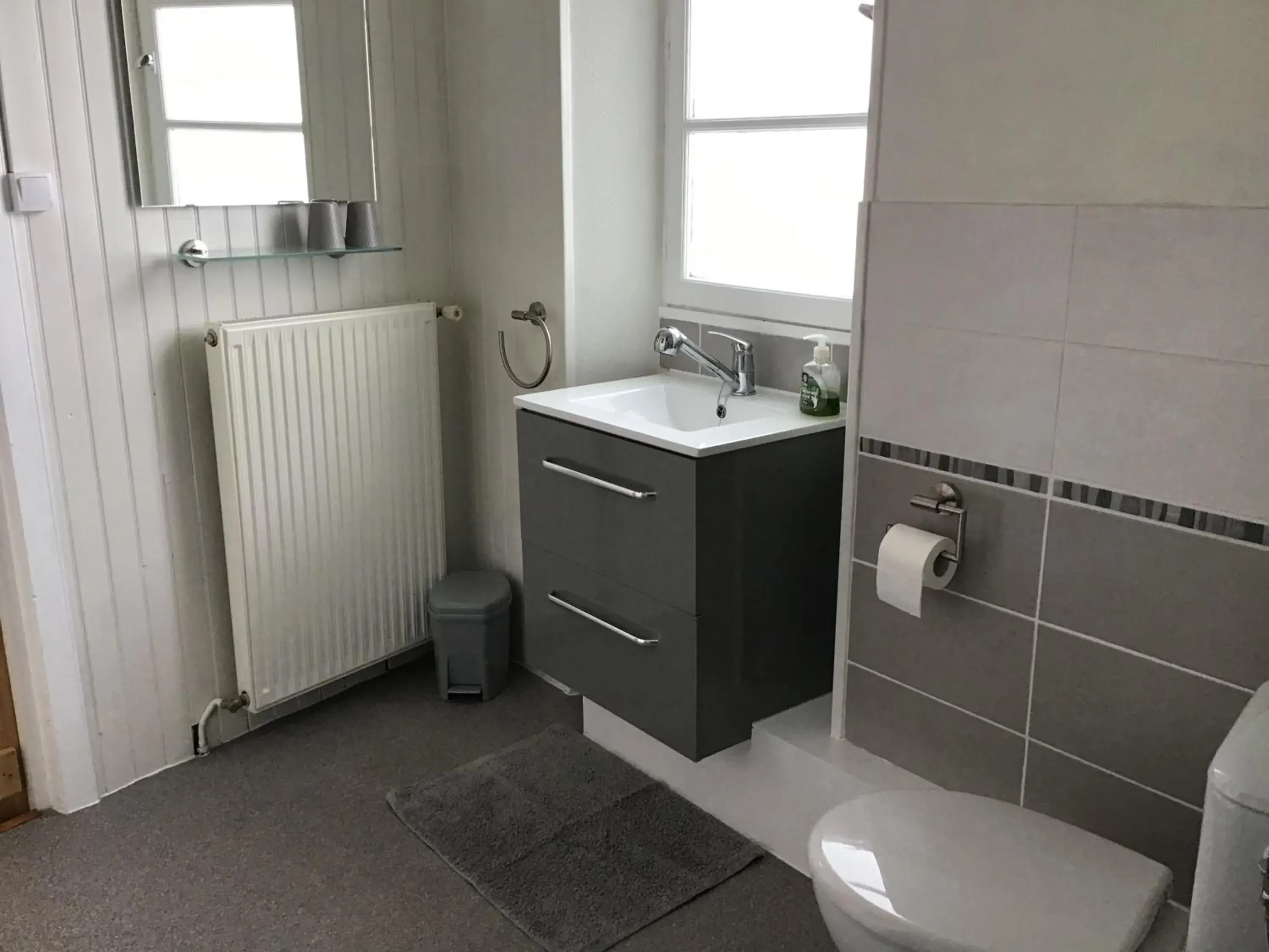 Family Room with Private Bathroom in Numéro 96 chambre d hôtes Family Room with Private Bathroom in Numéro 96 chambre d hôtes