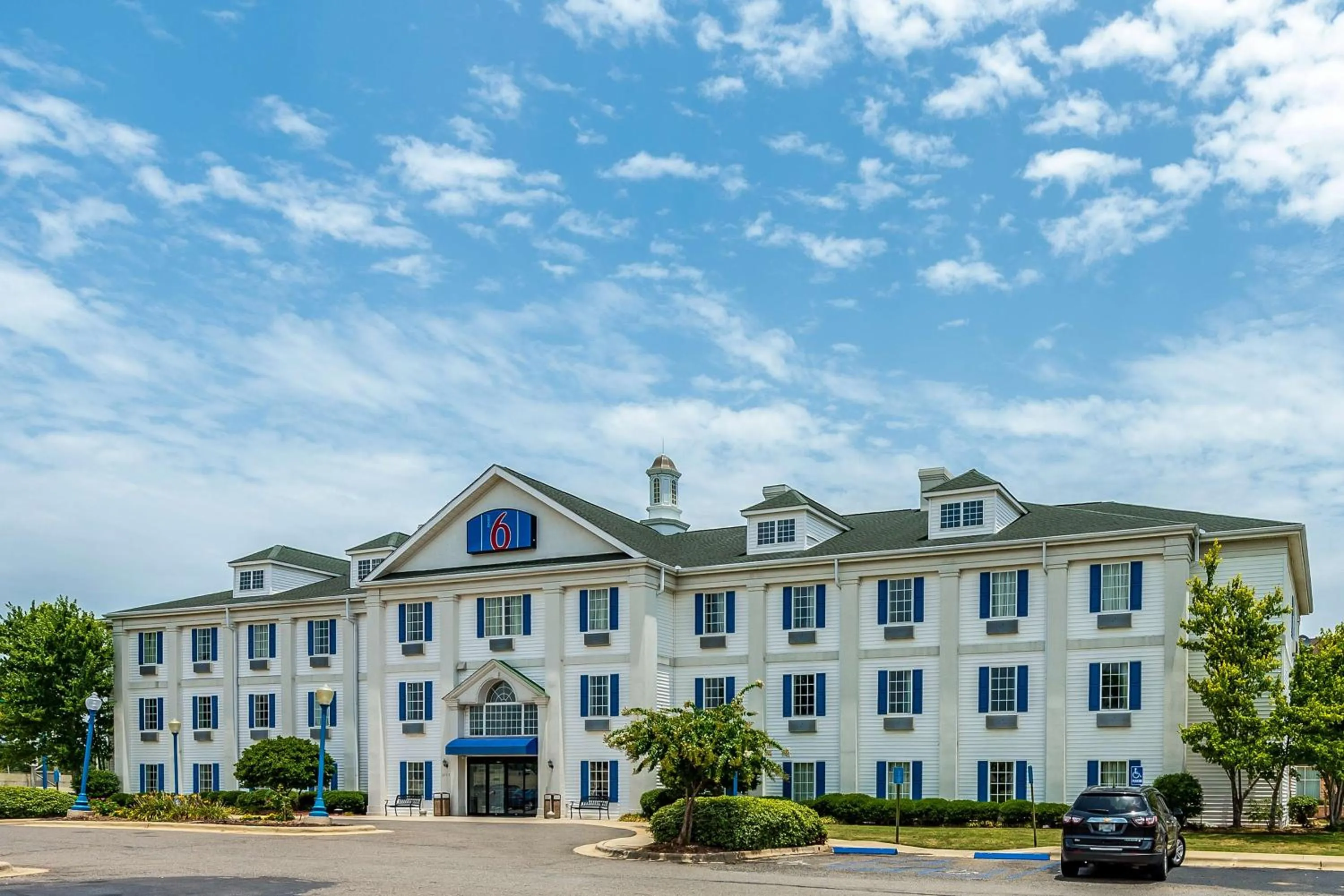 Property building in Motel 6-Shreveport, LA
