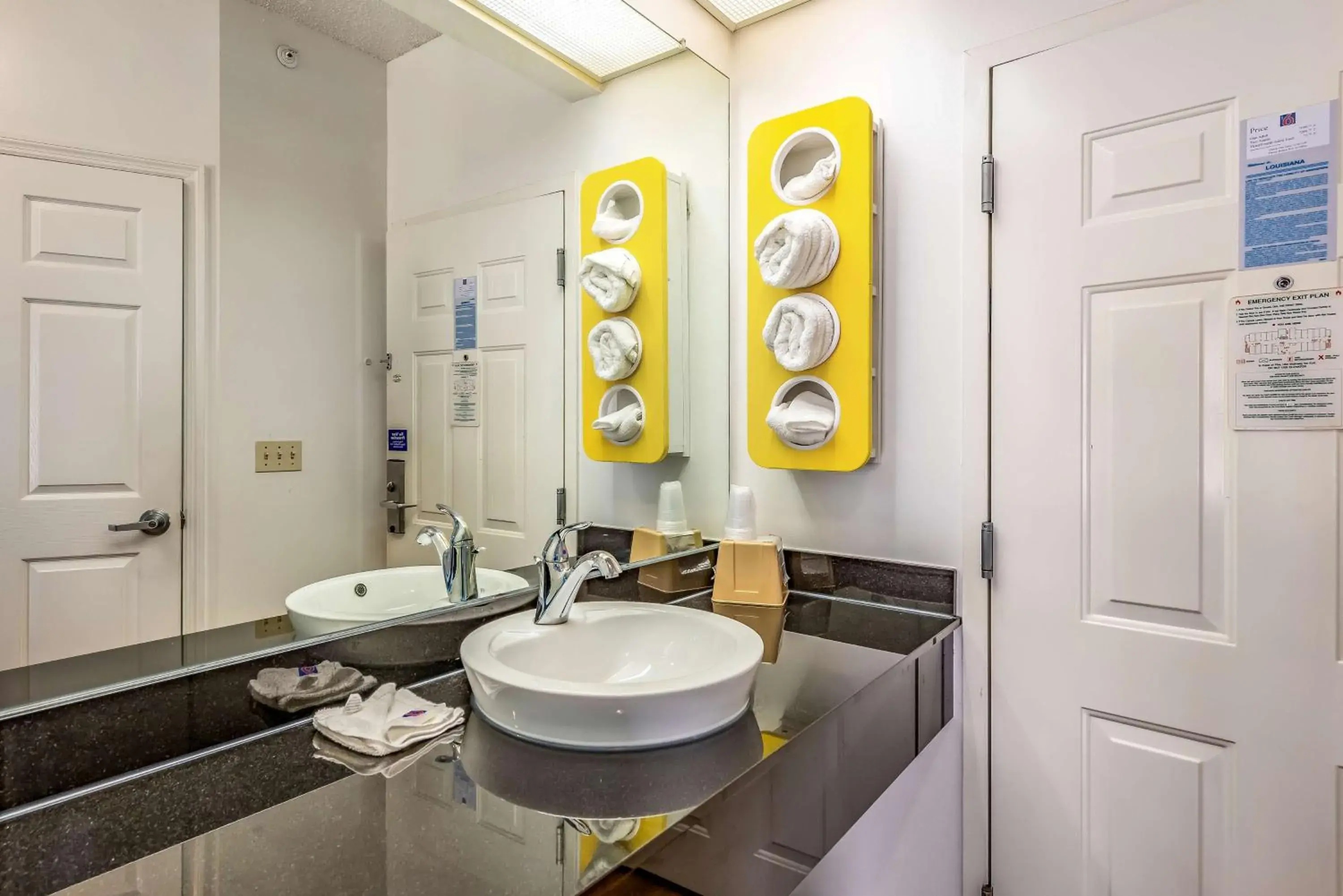 Bathroom in Motel 6-Shreveport, LA Bathroom in Motel 6-Shreveport, LA