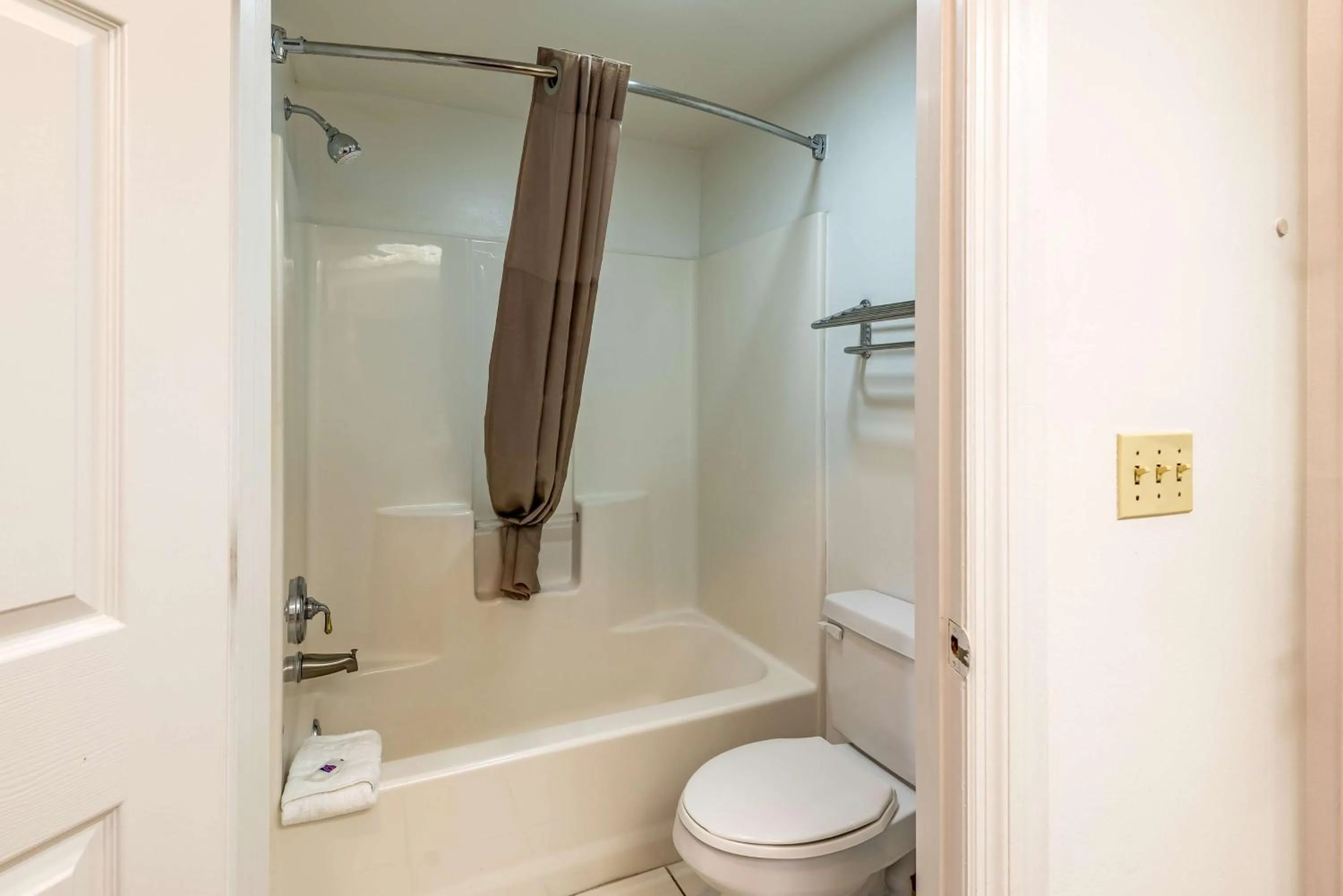 Bathroom in Motel 6-Shreveport, LA