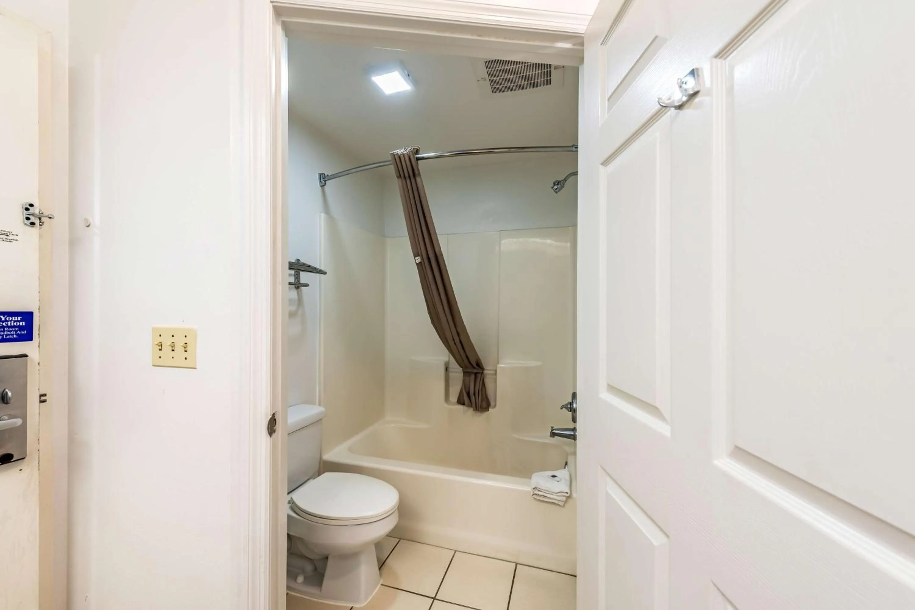 Bathroom in Motel 6-Shreveport, LA