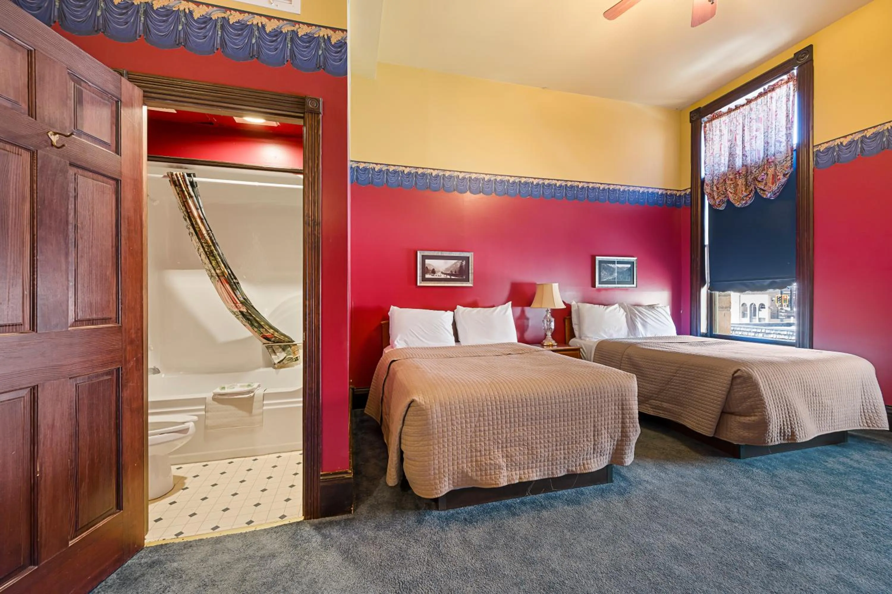 Bed in Historic Iron Horse Inn - Deadwood