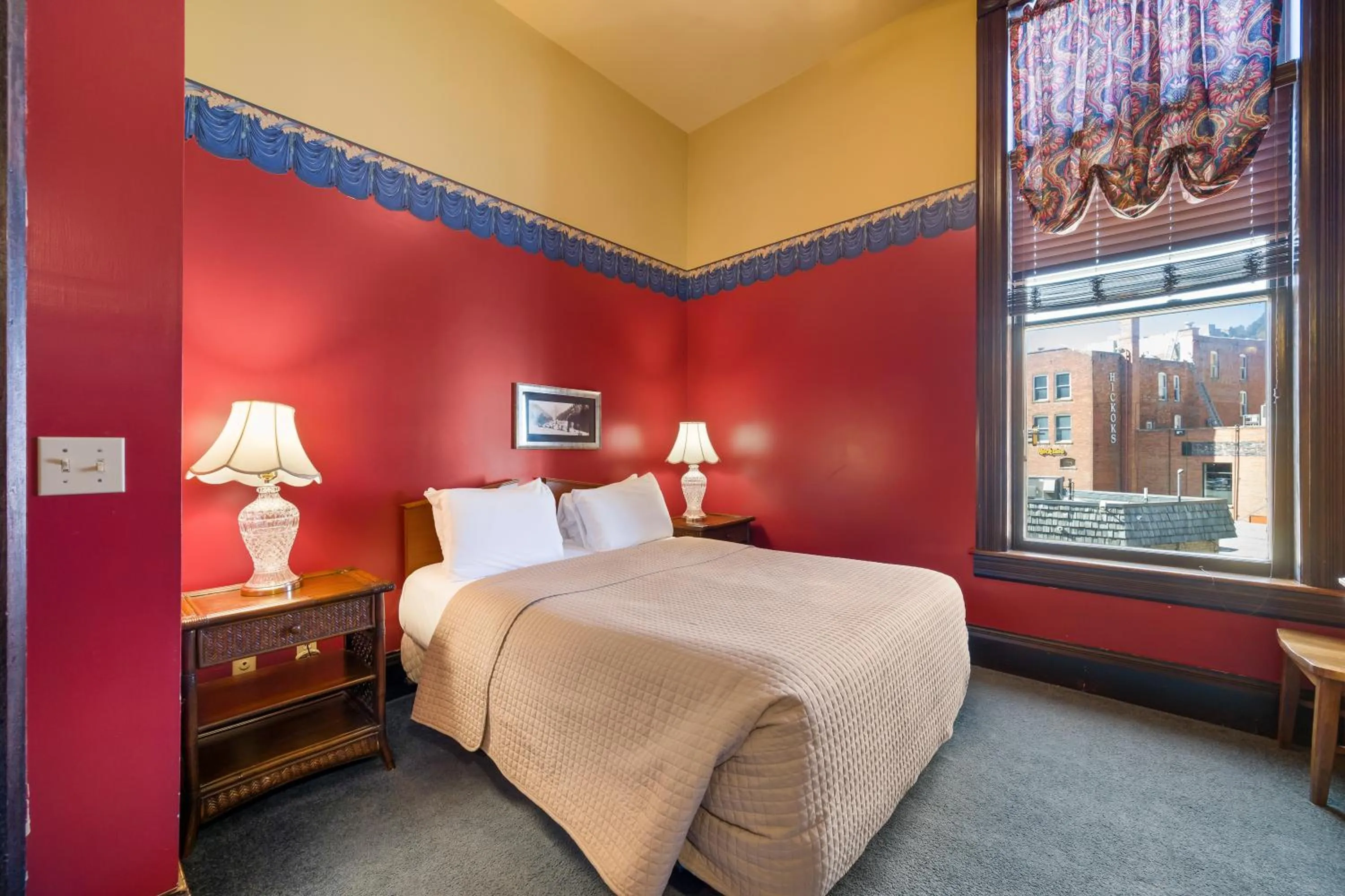 Bed in Historic Iron Horse Inn - Deadwood