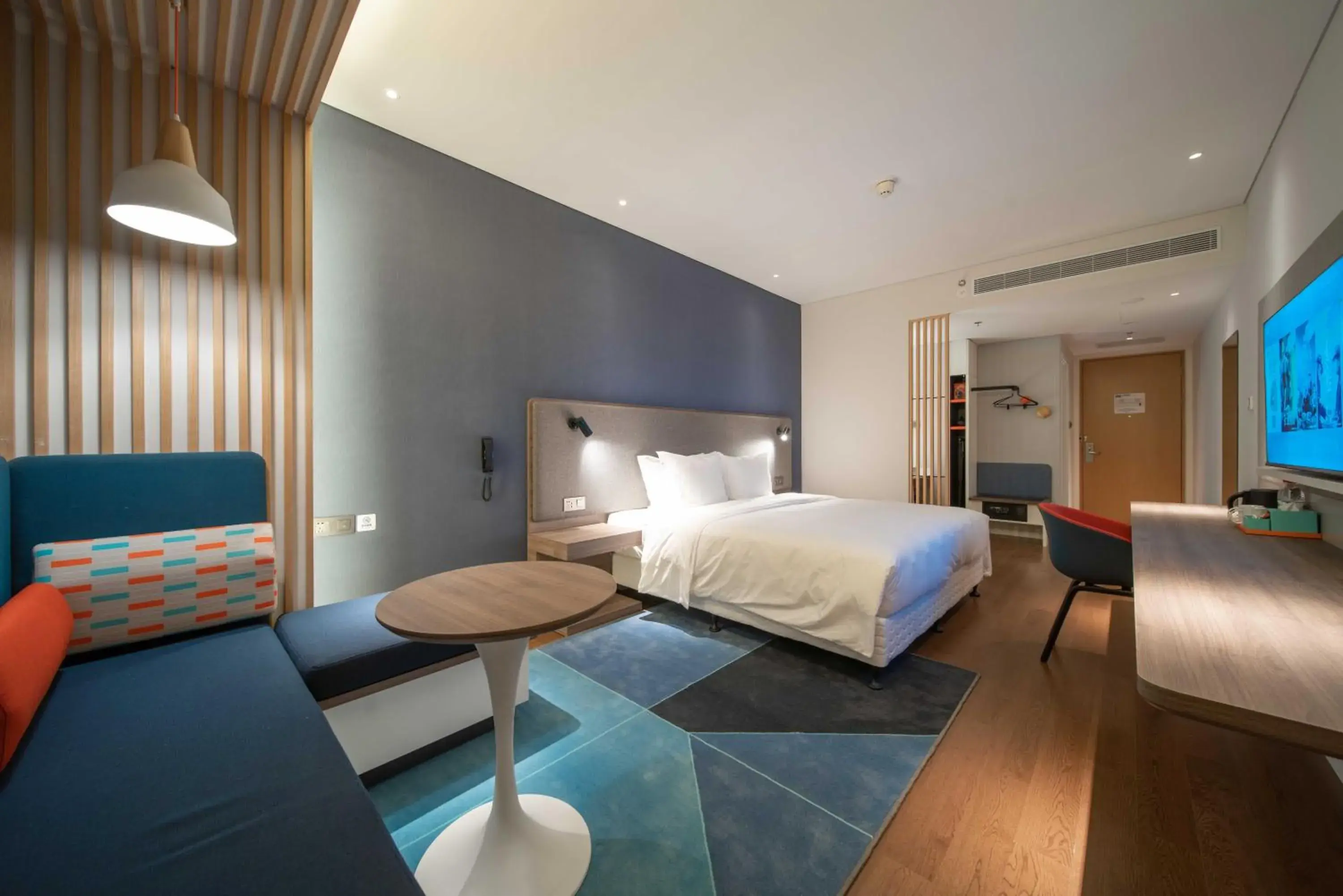 Bed in Holiday Inn Express Yixing by IHG Bed in Holiday Inn Express Yixing by IHG