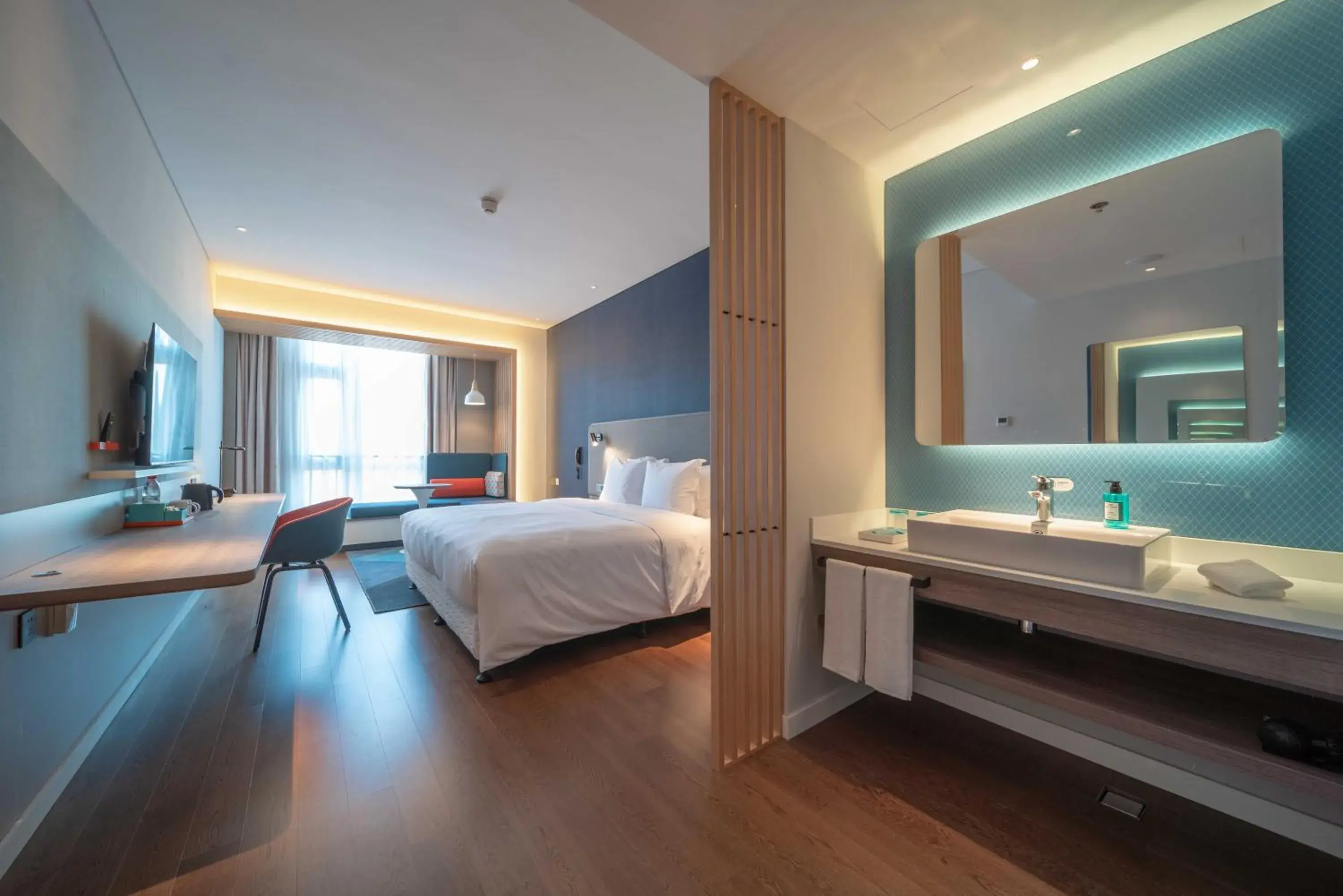 Bed in Holiday Inn Express Yixing by IHG Bed in Holiday Inn Express Yixing by IHG