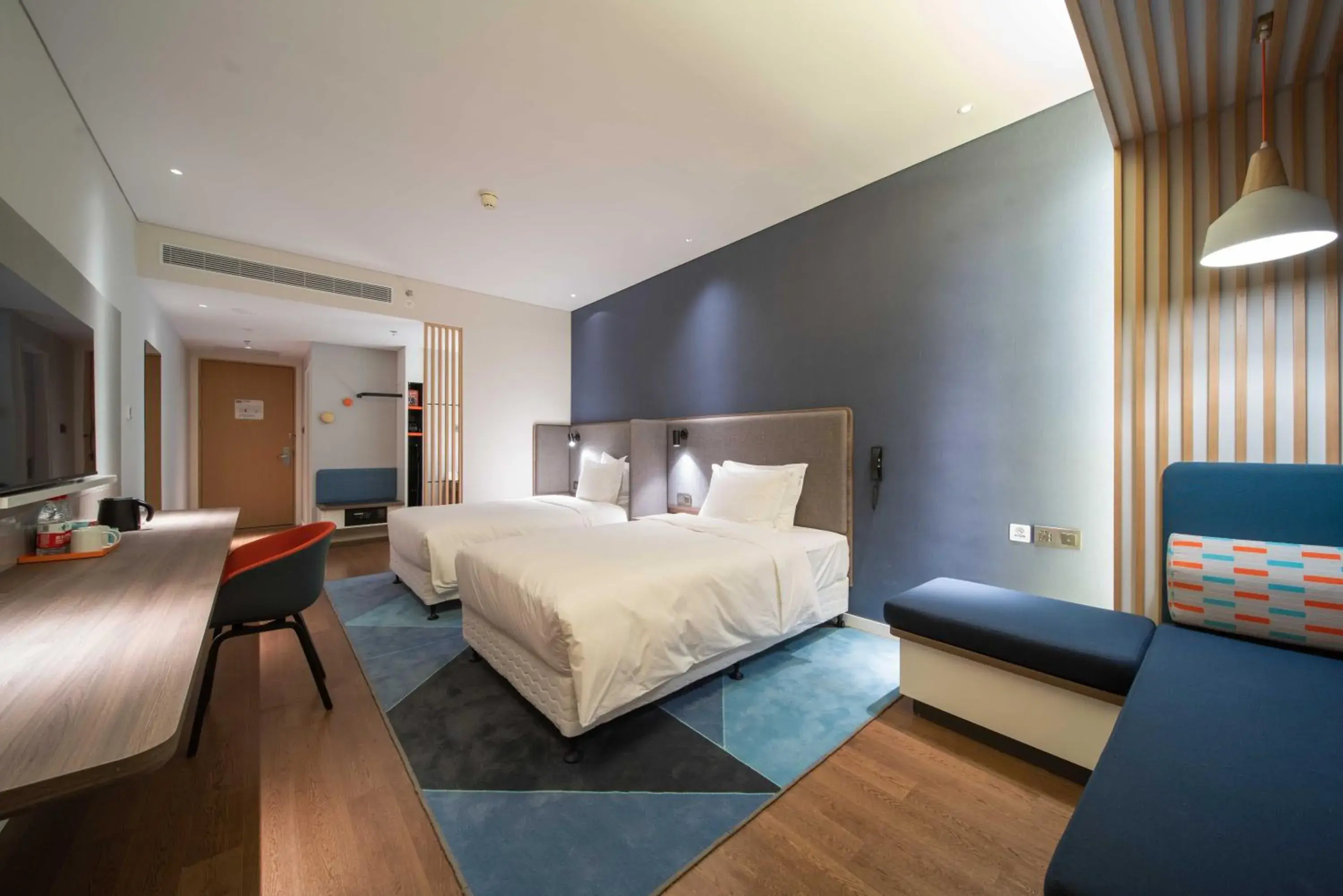 Bed in Holiday Inn Express Yixing by IHG Bed in Holiday Inn Express Yixing by IHG