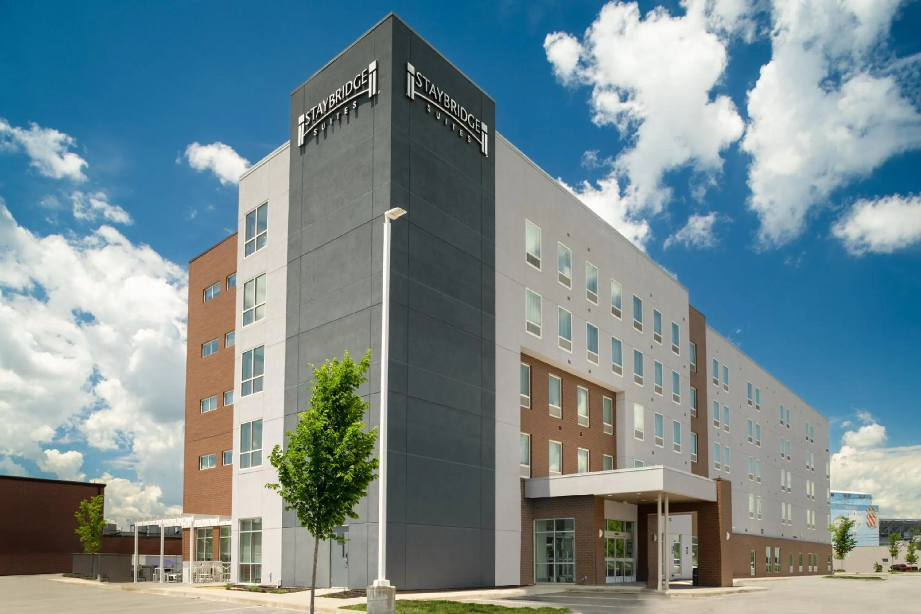 Property building in Staybridge Suites - Louisville - Expo Center by IHG