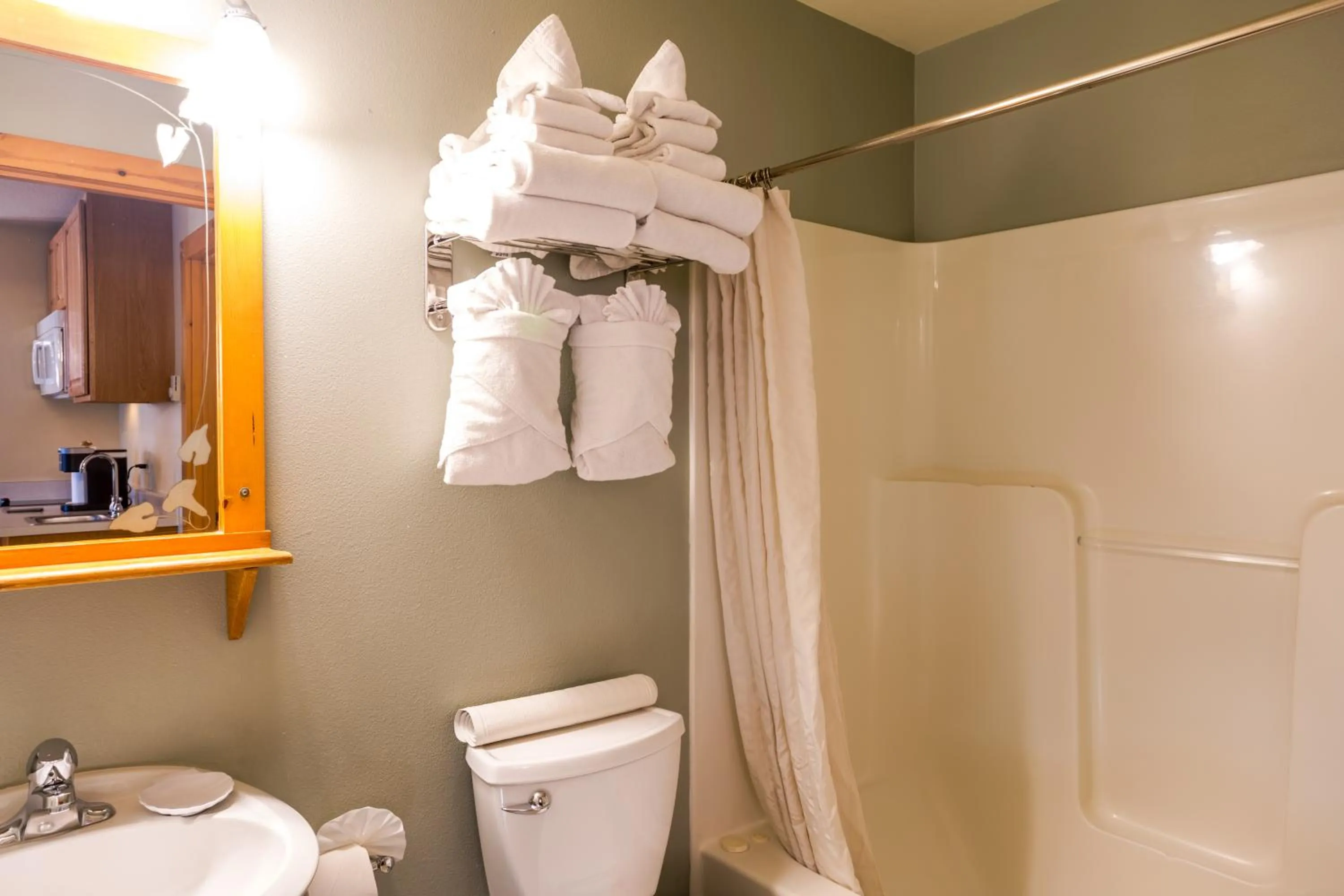 Shower in Lighthouse Inn