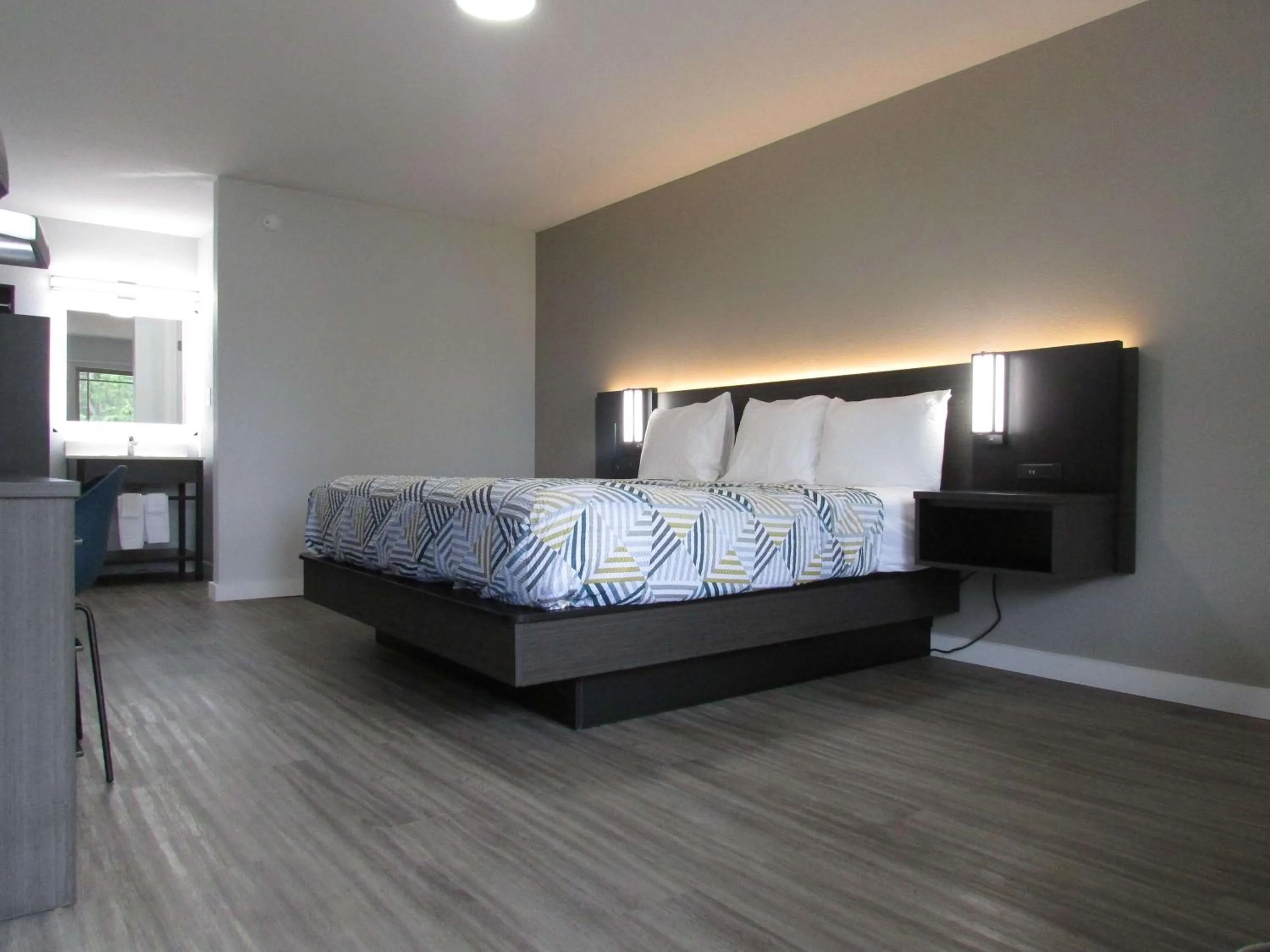 Photo of the whole room, Bed in Motel 6 Brookhaven, Ms