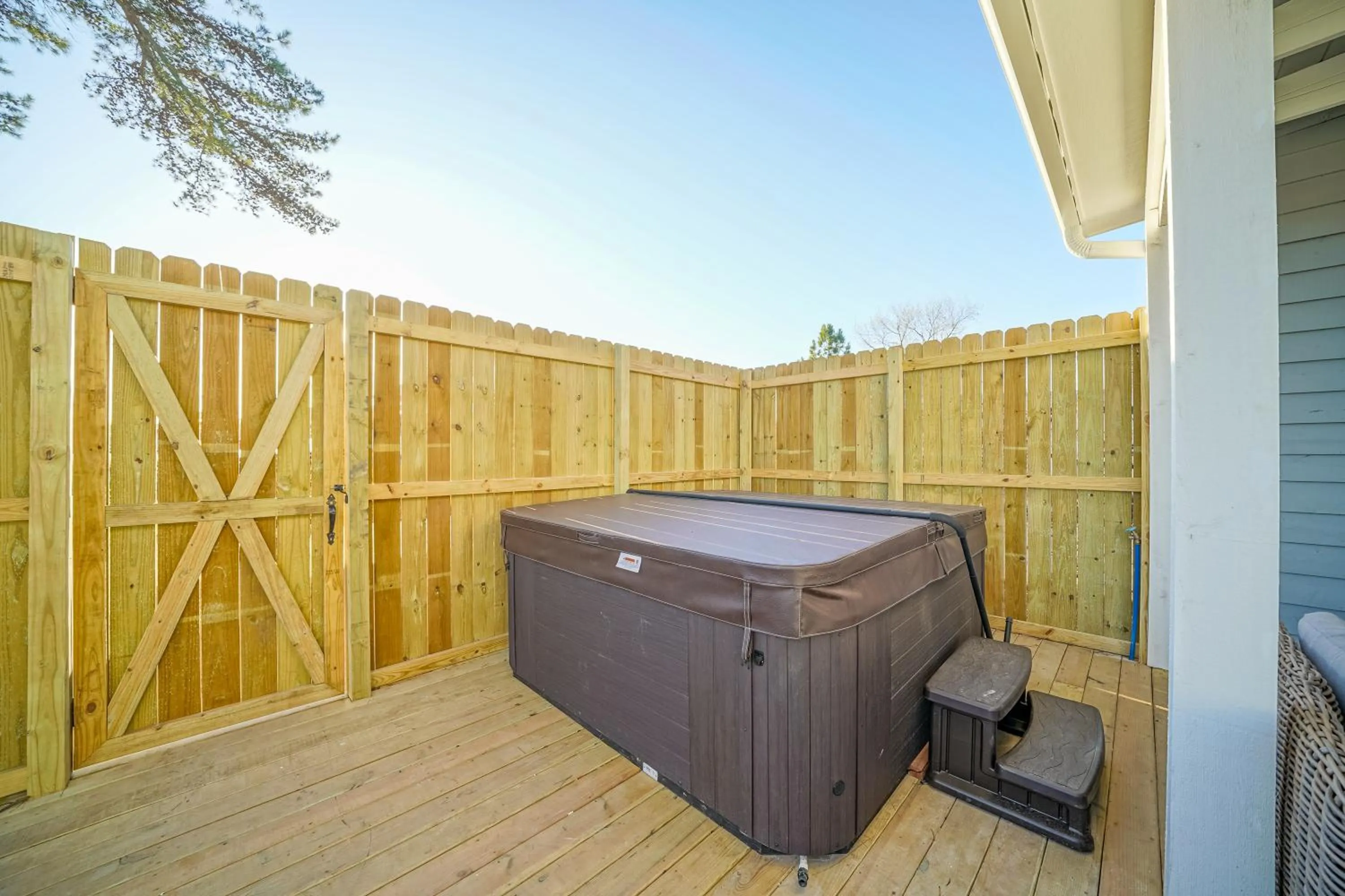 Property building in The Hamilton - Lakefront & Studio Suites, Hot Springs