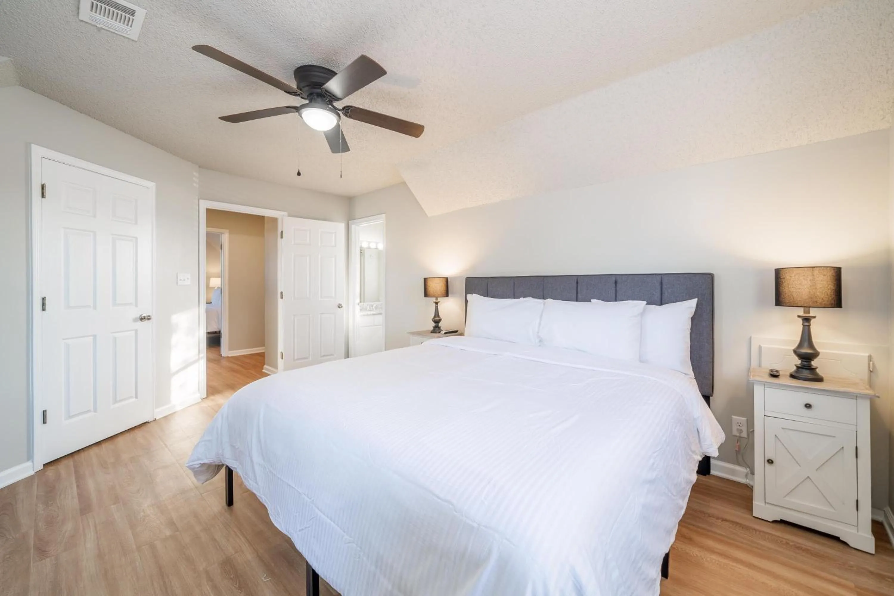 Property building, Bed in The Hamilton - Lakefront & Studio Suites, Hot Springs