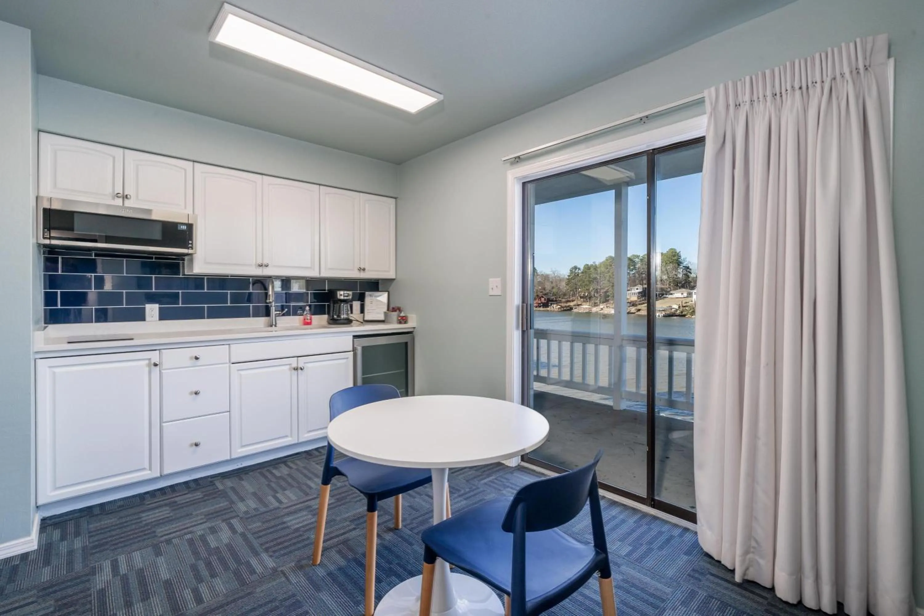 Property building in The Hamilton - Lakefront & Studio Suites, Hot Springs