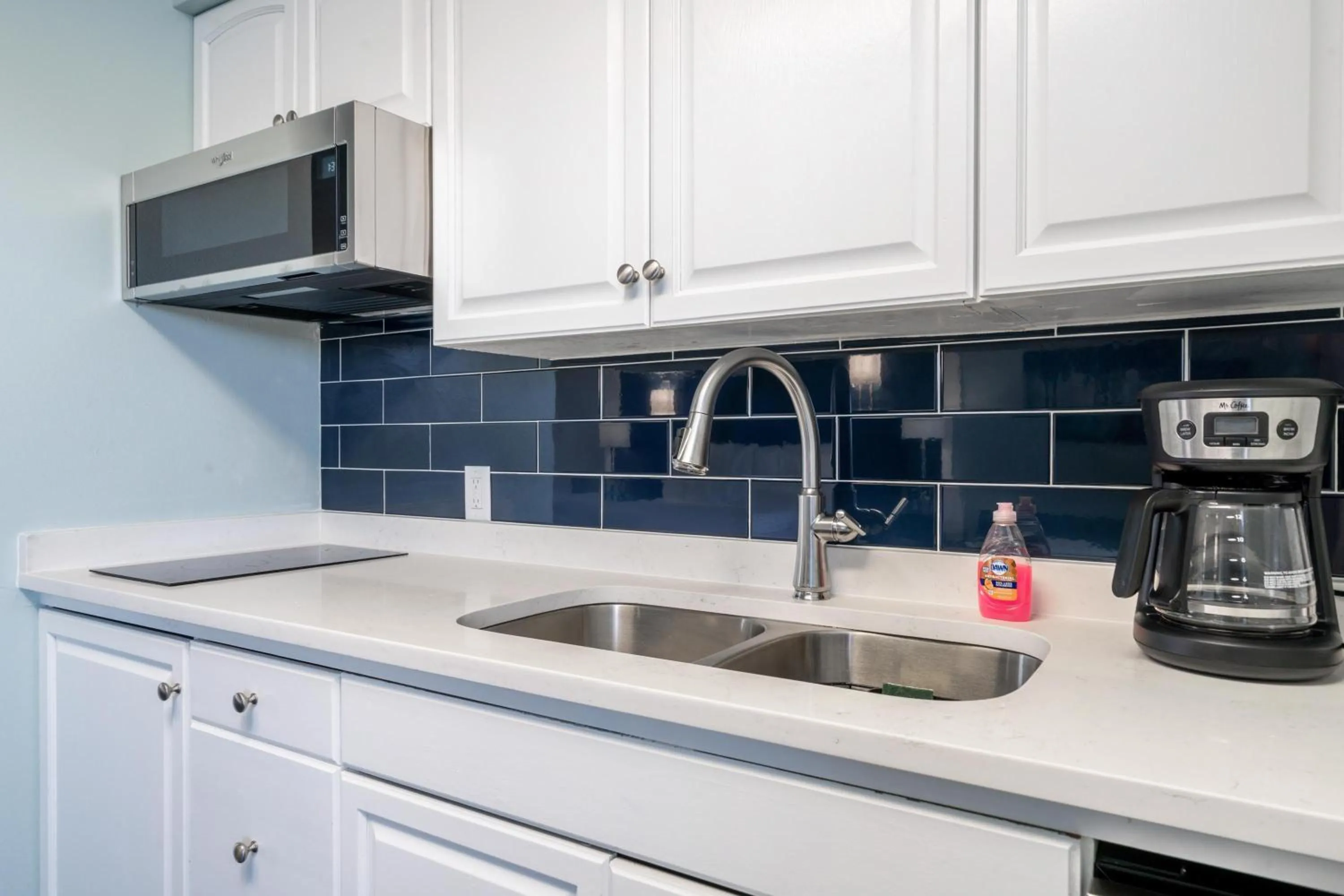 Property building in The Hamilton - Lakefront & Studio Suites, Hot Springs