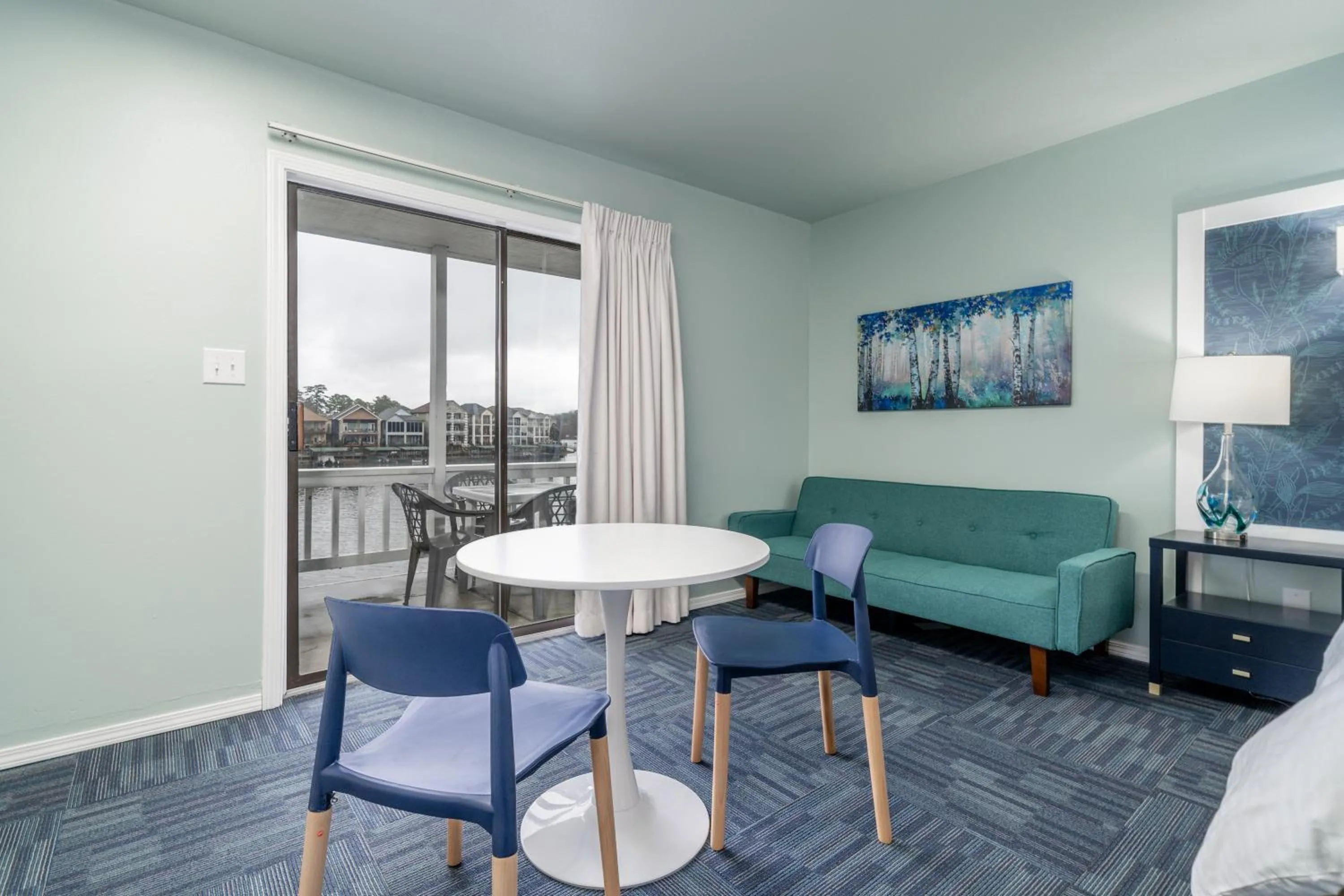 Living room in The Hamilton - Lakefront & Studio Suites, Hot Springs