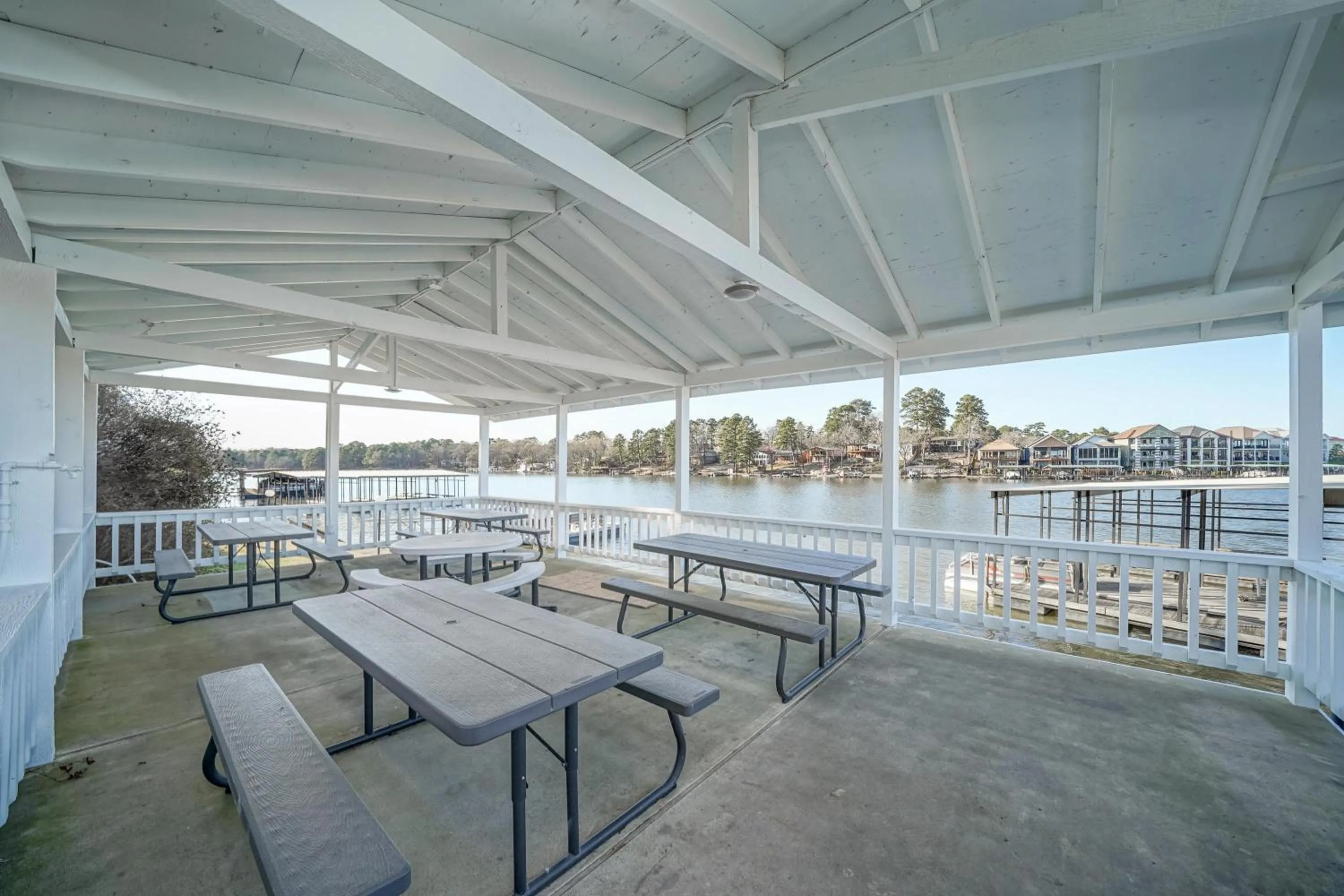 Property building in The Hamilton - Lakefront & Studio Suites, Hot Springs