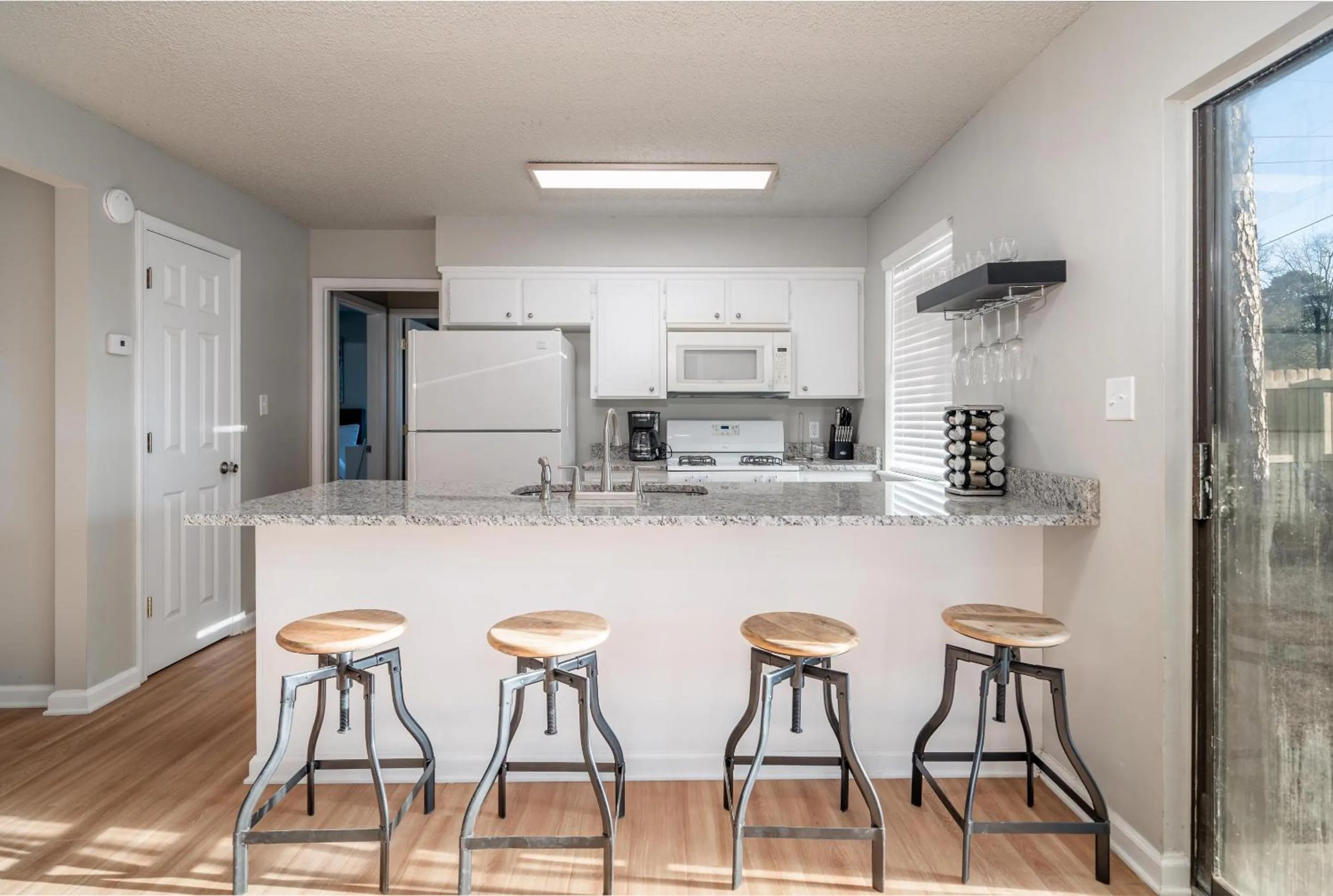 Property building in The Hamilton - Lakefront & Studio Suites, Hot Springs