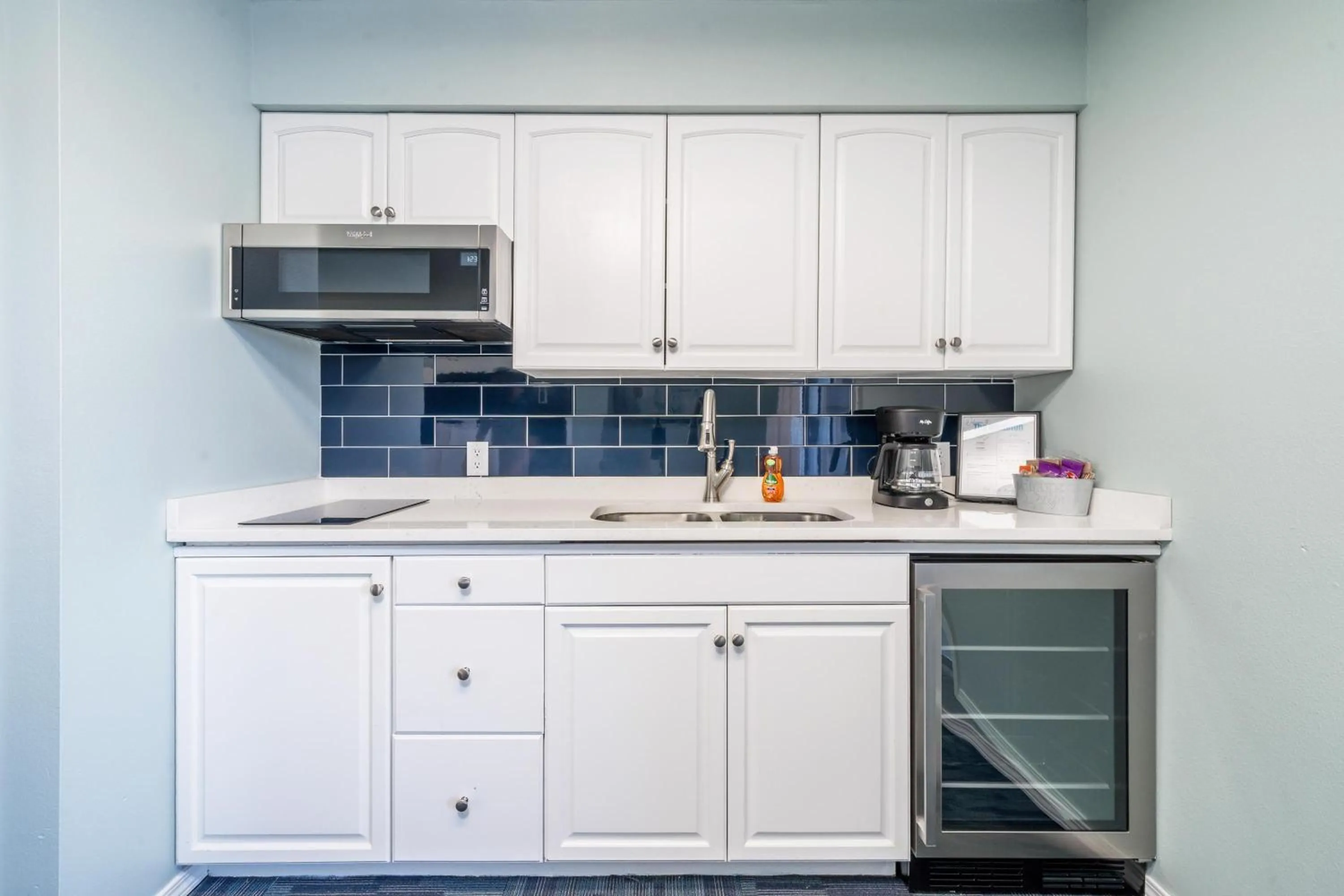 Property building in The Hamilton - Lakefront & Studio Suites, Hot Springs