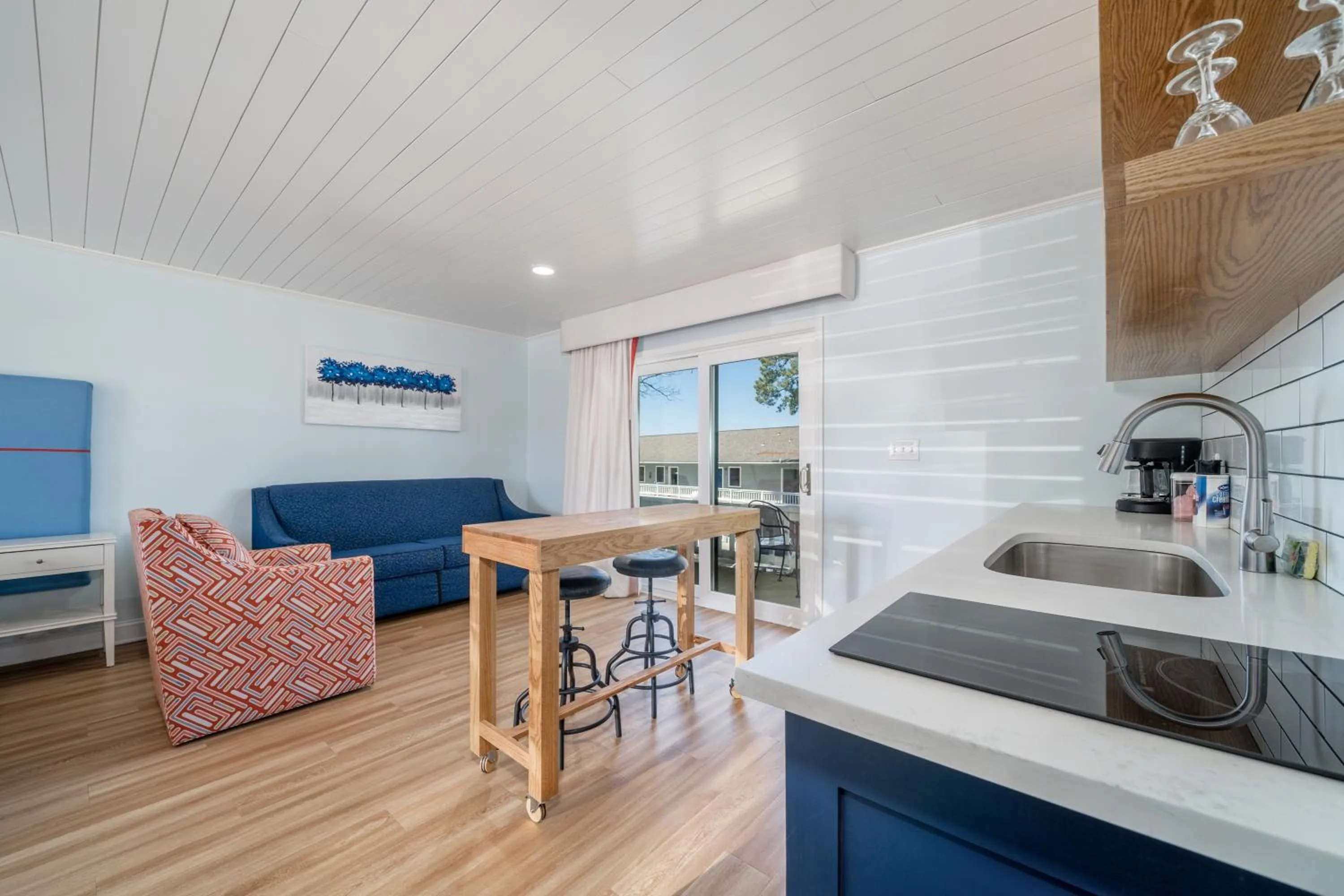 Living room in The Hamilton - Lakefront & Studio Suites, Hot Springs