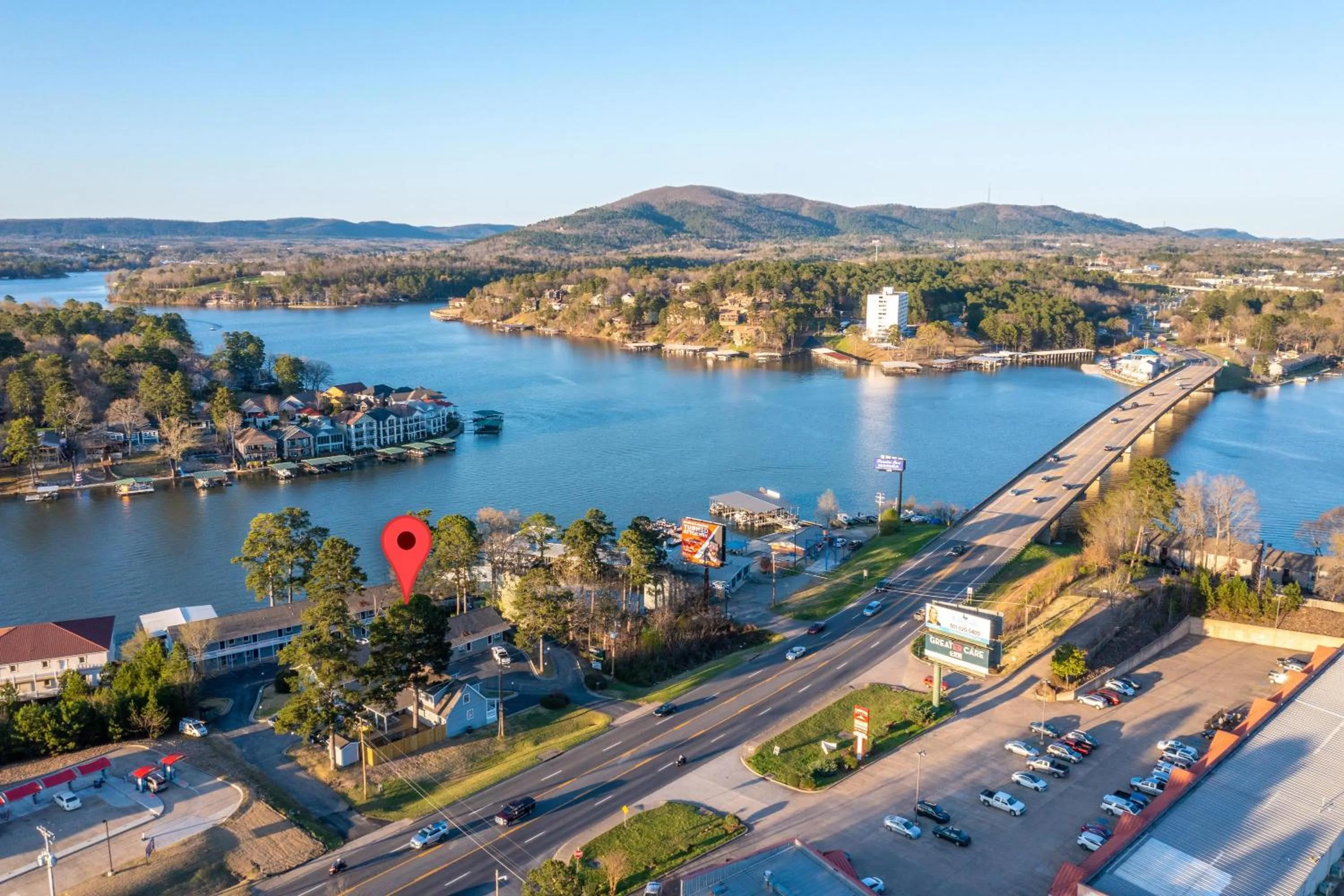 Property building in The Hamilton - Lakefront & Studio Suites, Hot Springs