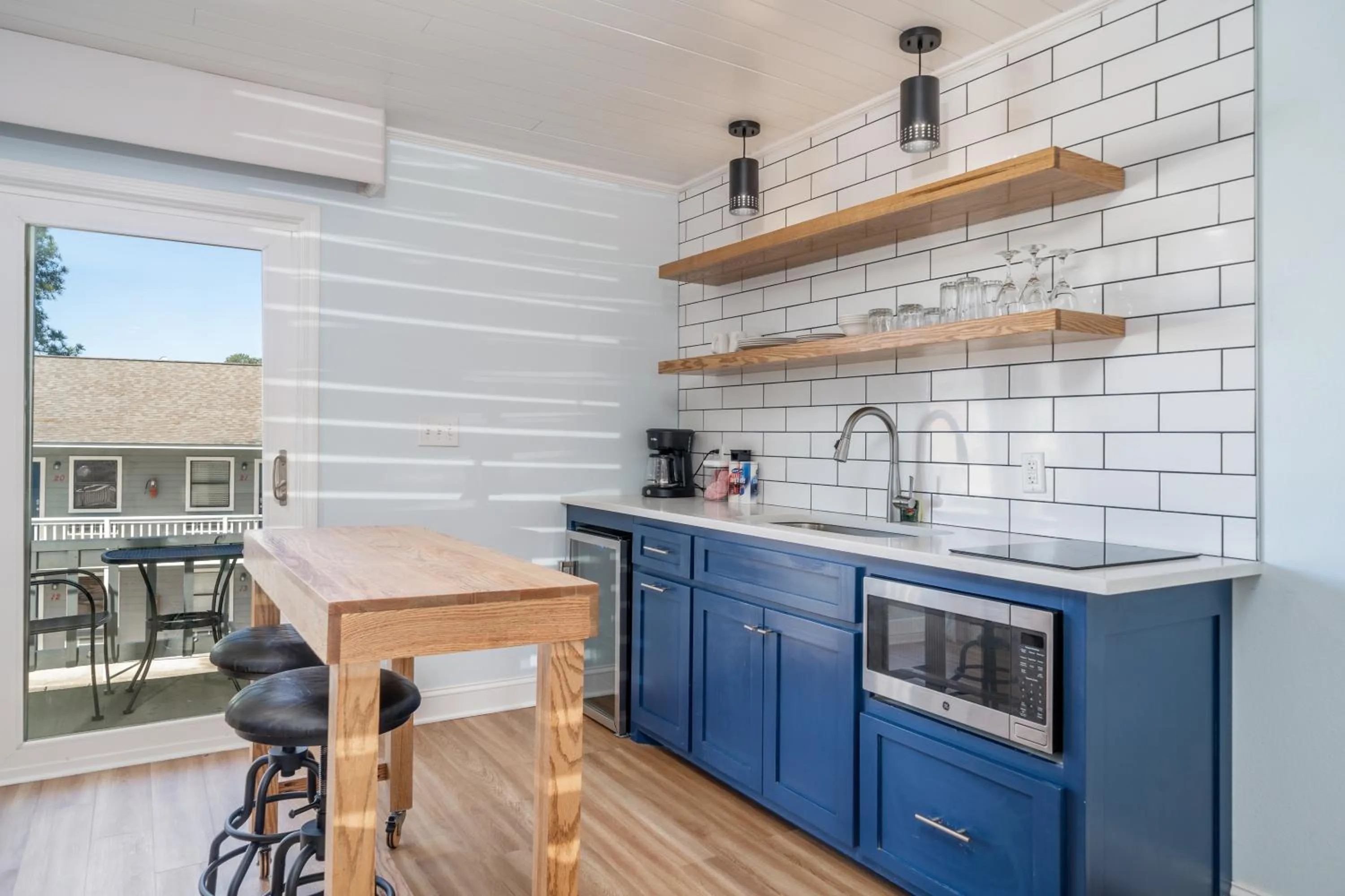 Kitchen or kitchenette in The Hamilton - Lakefront & Studio Suites, Hot Springs