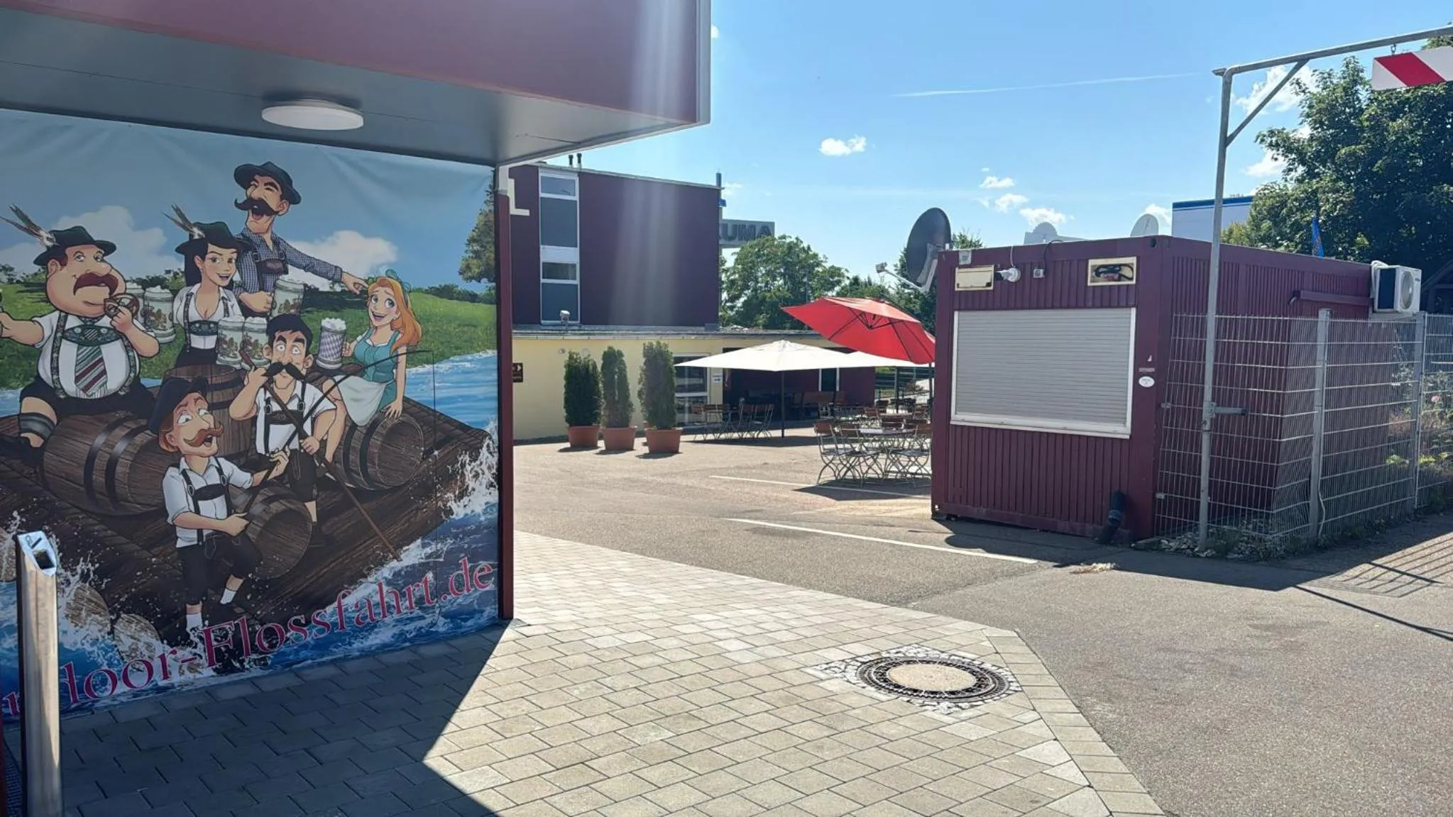 Property building in iQ-Hotel