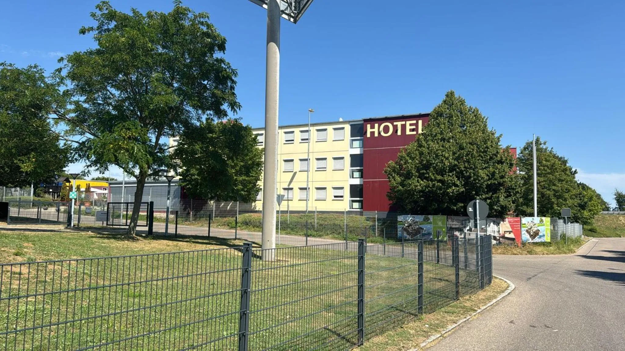 Property building in iQ-Hotel