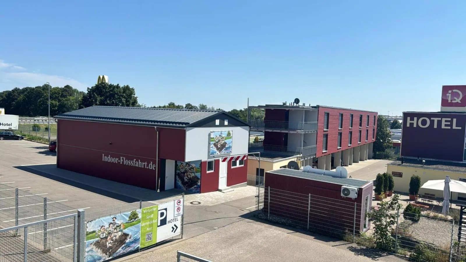 Property building in iQ-Hotel