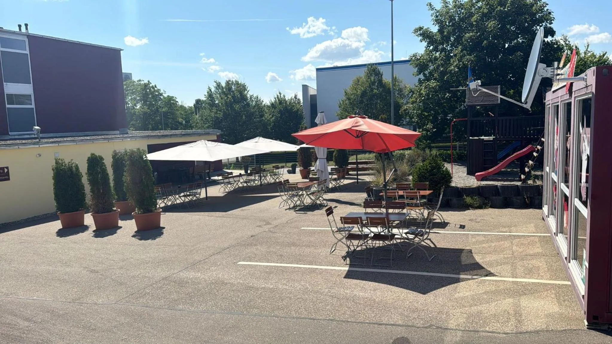 Property building in iQ-Hotel