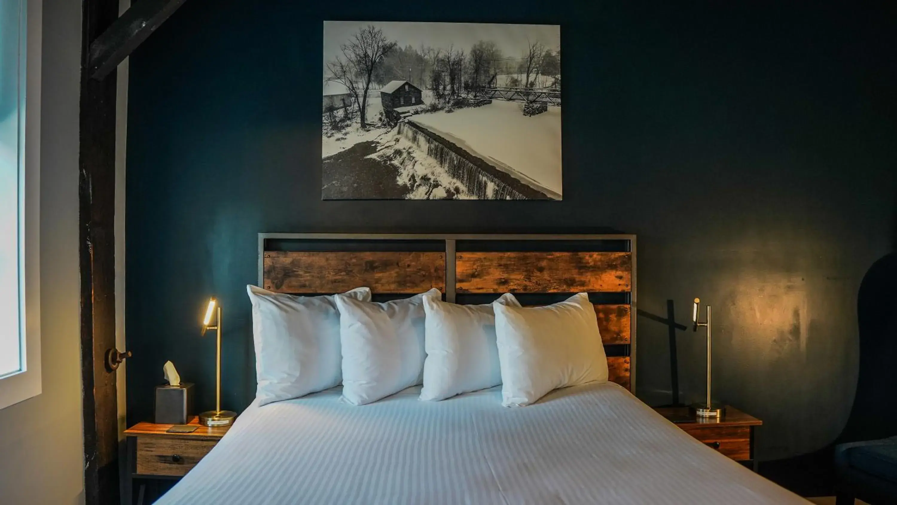 Standard Queen Room in Old Mill Inn Standard Queen Room in Old Mill Inn