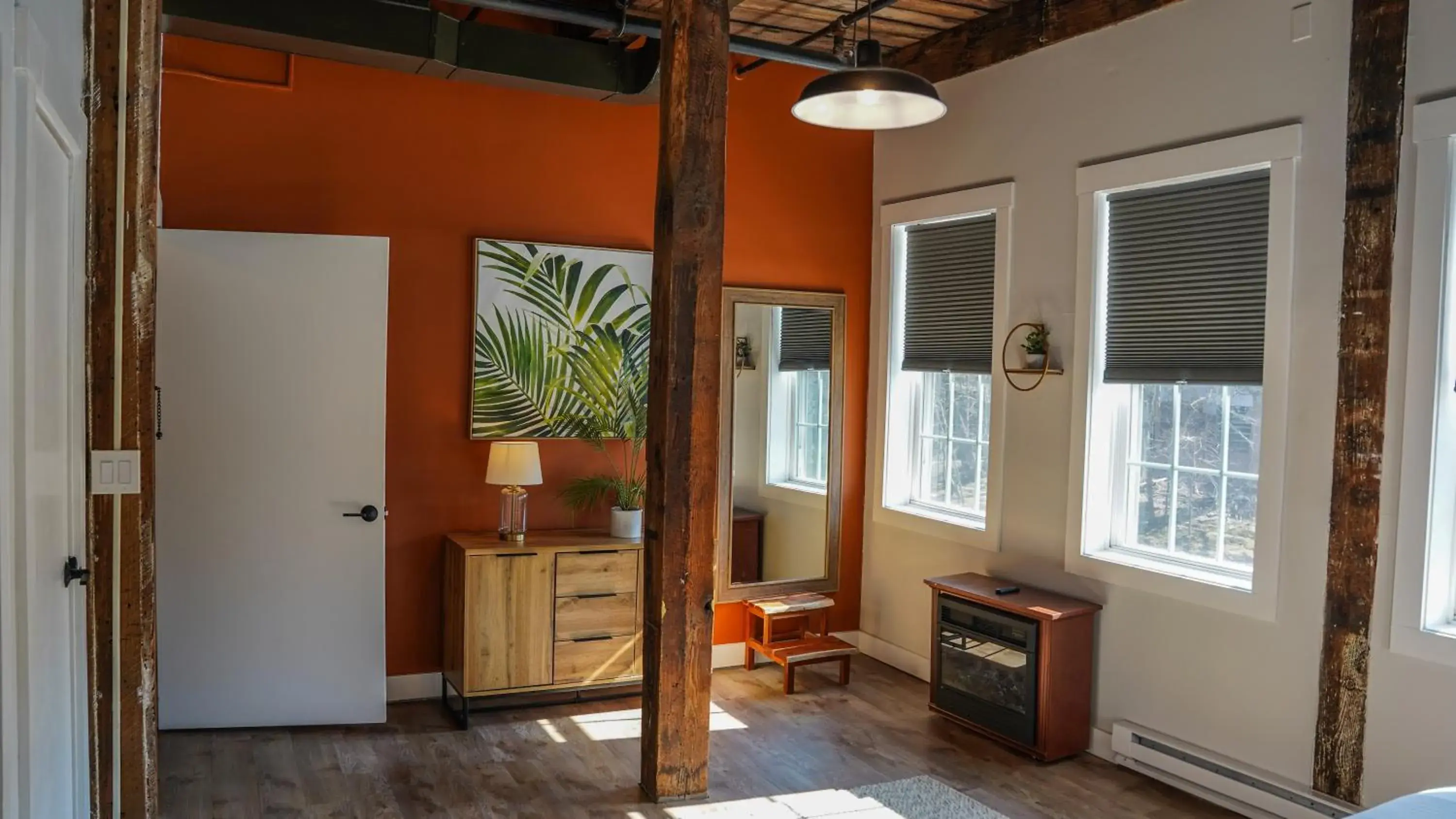 Deluxe King Suite in Old Mill Inn Deluxe King Suite in Old Mill Inn