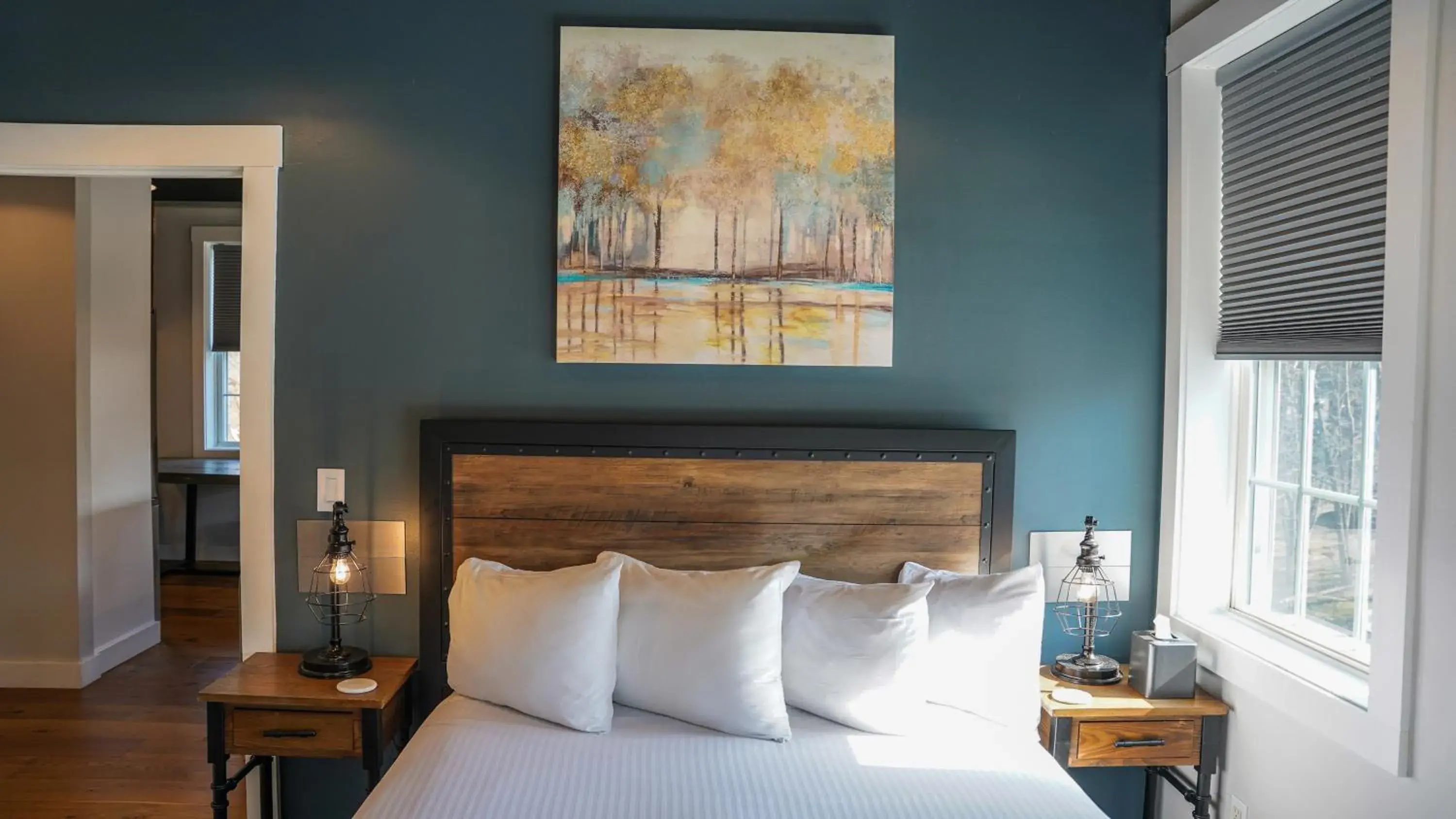 Deluxe Queen Suite in Old Mill Inn Deluxe Queen Suite in Old Mill Inn