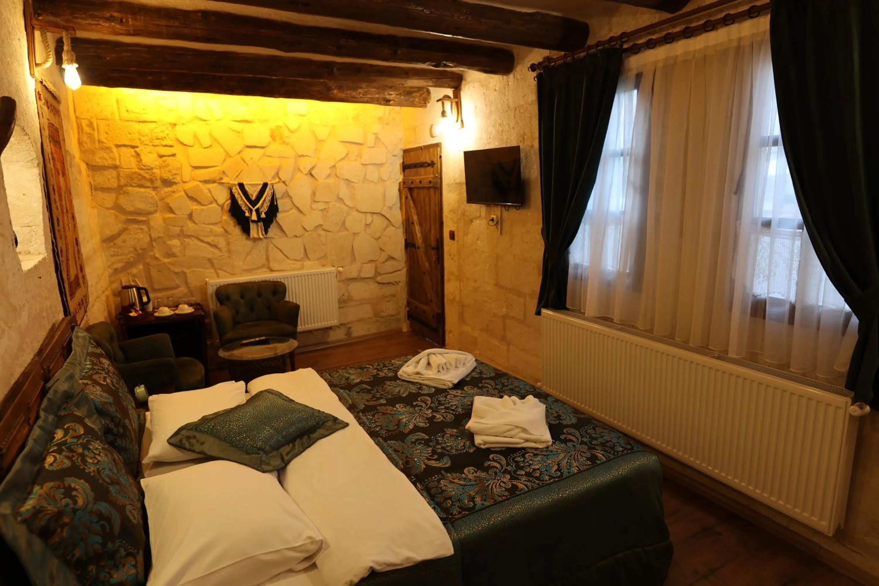 Photo of the whole room, Bed in Shadow Cave House