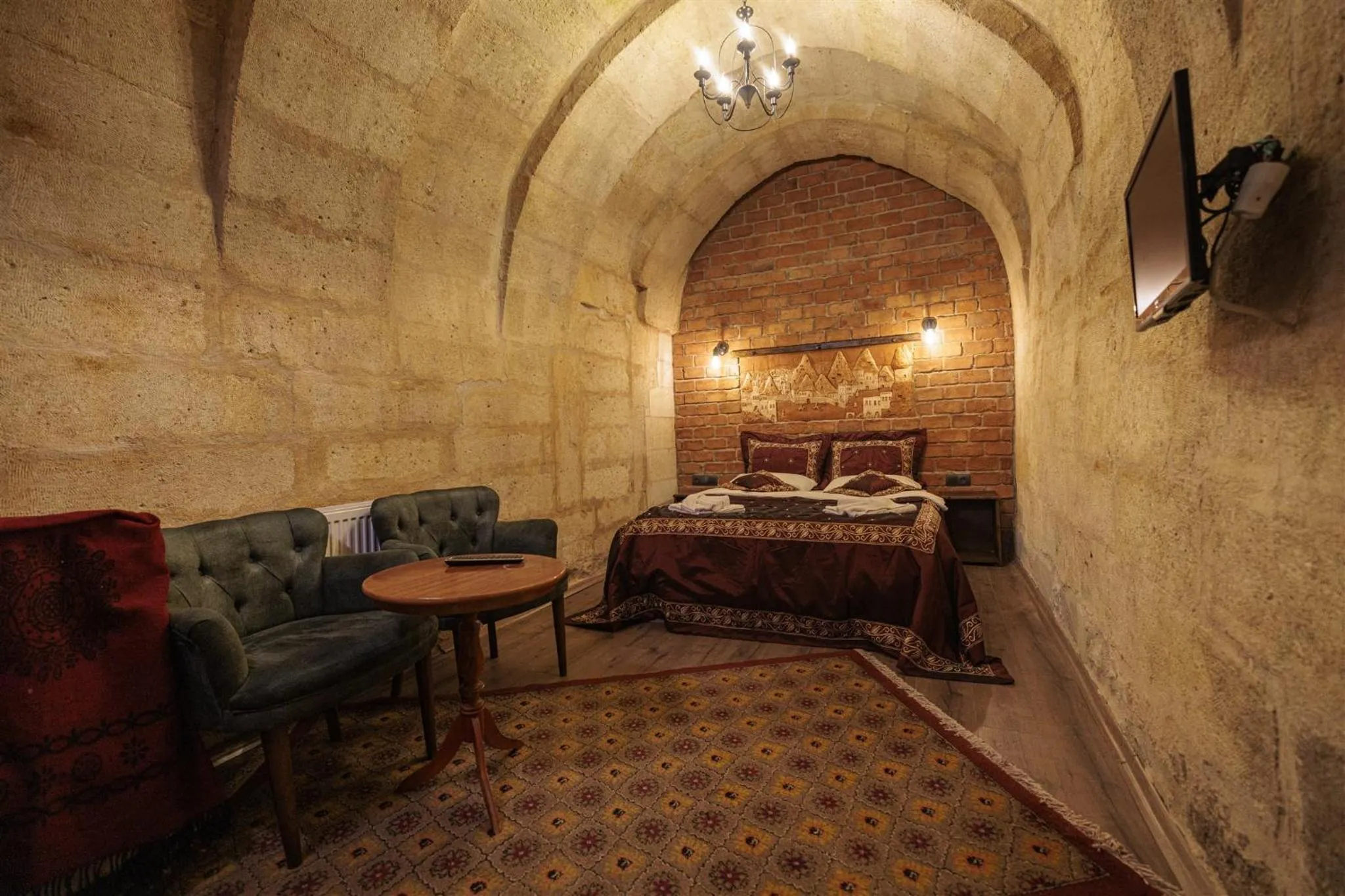 Photo of the whole room, Bed in Shadow Cave House