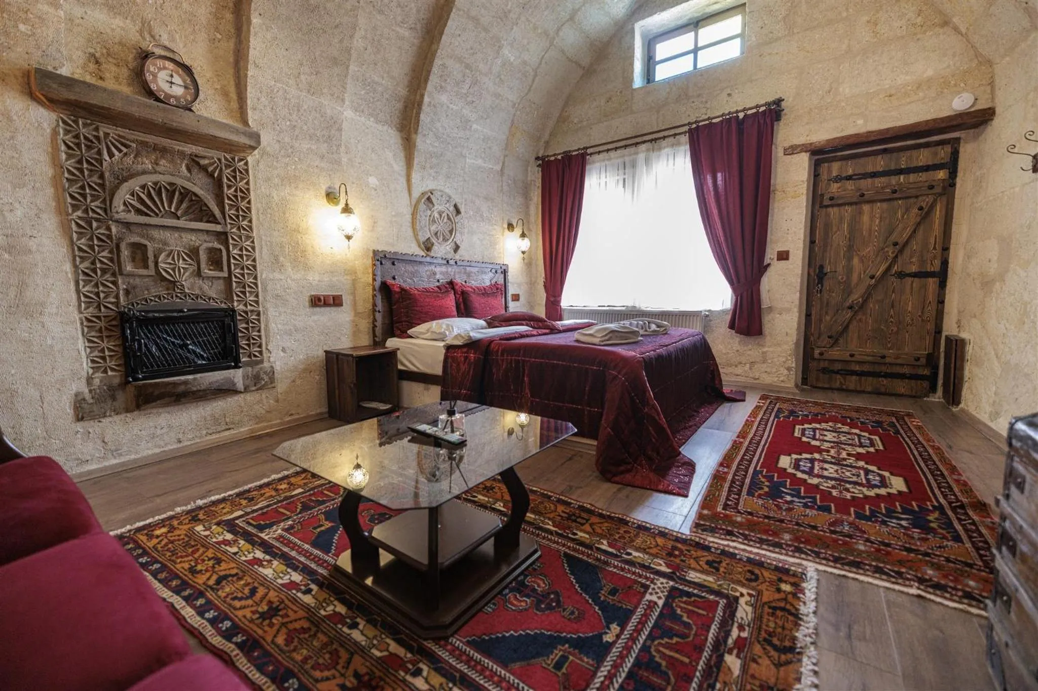 Photo of the whole room, Bed in Shadow Cave House