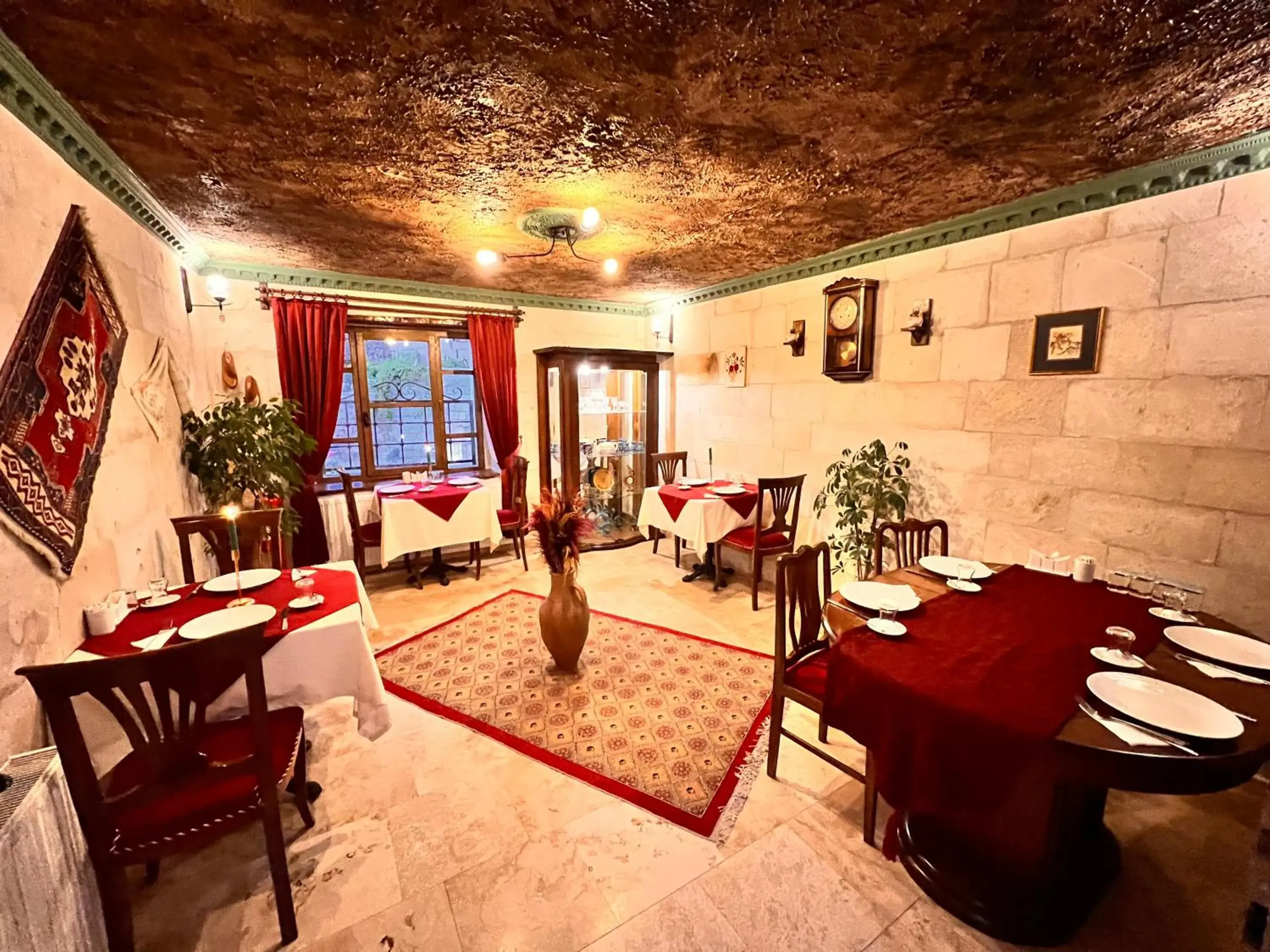 Restaurant/places to eat in Shadow Cave House Restaurant/places to eat in Shadow Cave House