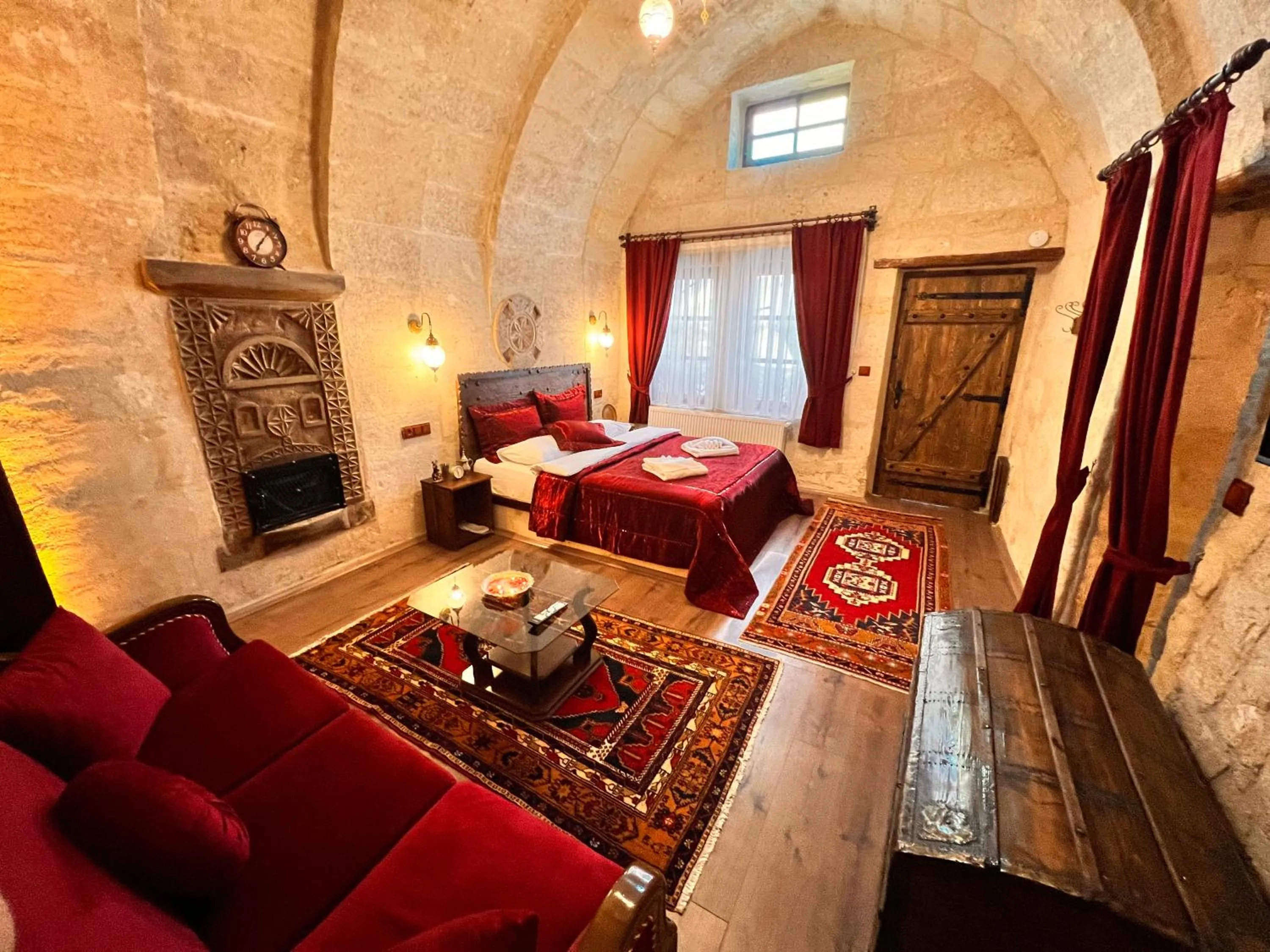 Photo of the whole room, Bed in Shadow Cave House